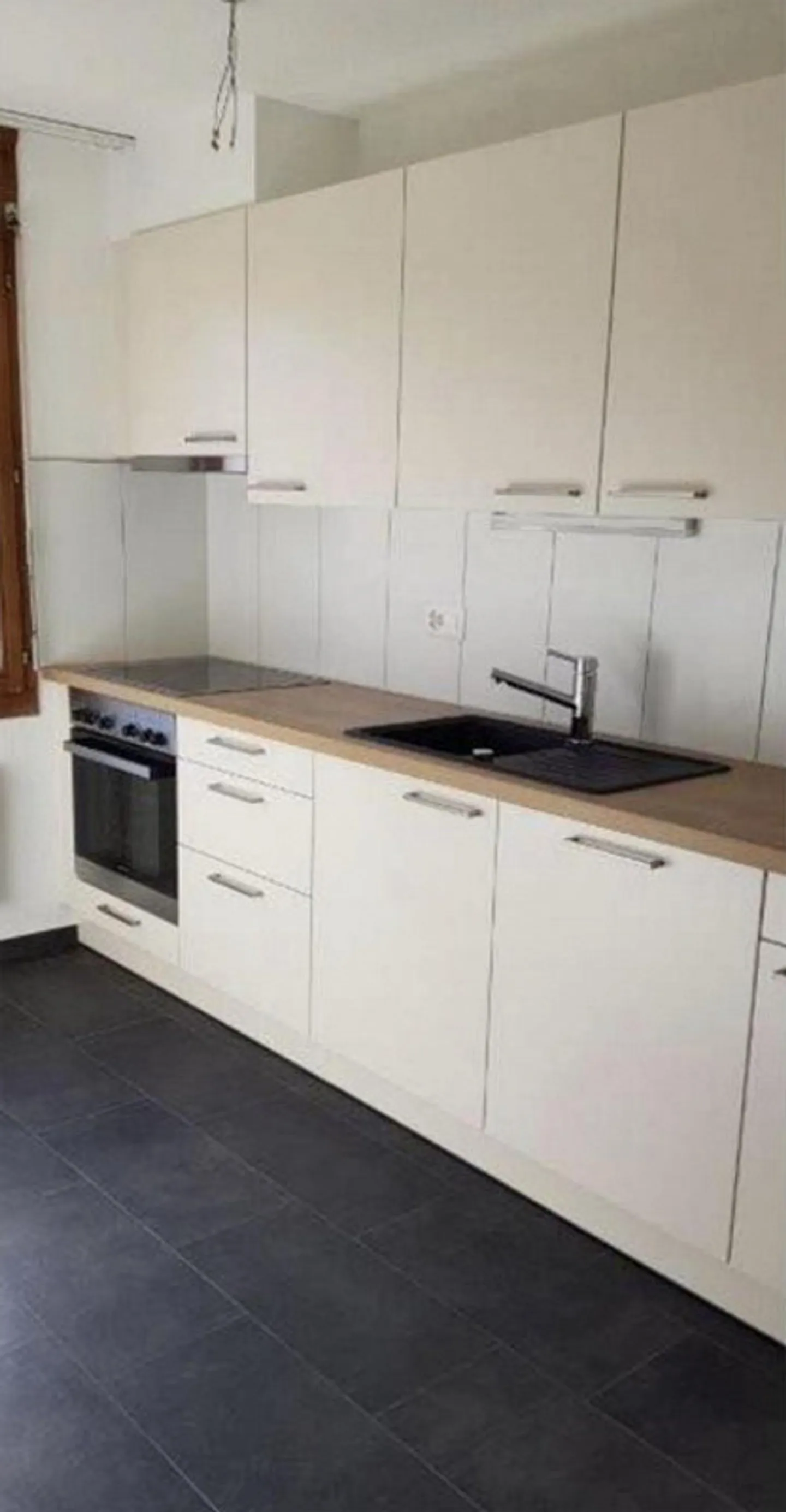 Spacious 5 1/2 Room Apartment - Photo 3 of 4