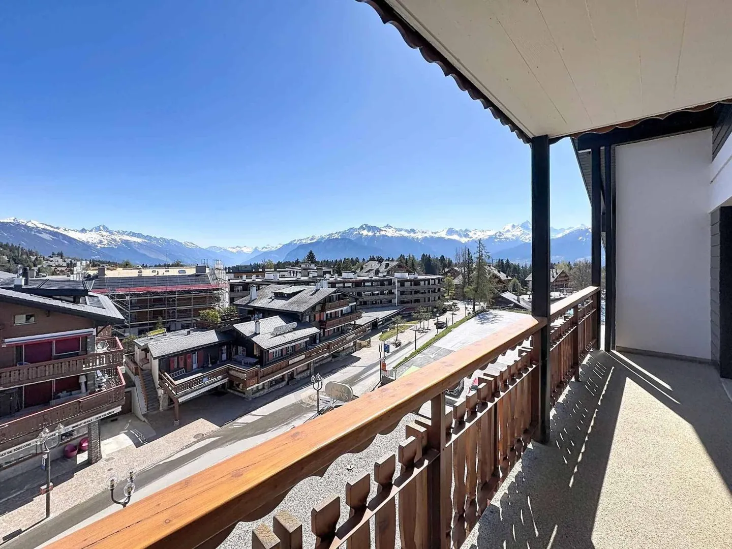 Posizione straordinaria - 4,5 stanze con vista mozzafiato sul golf e studio privato - Foto 10 di 11