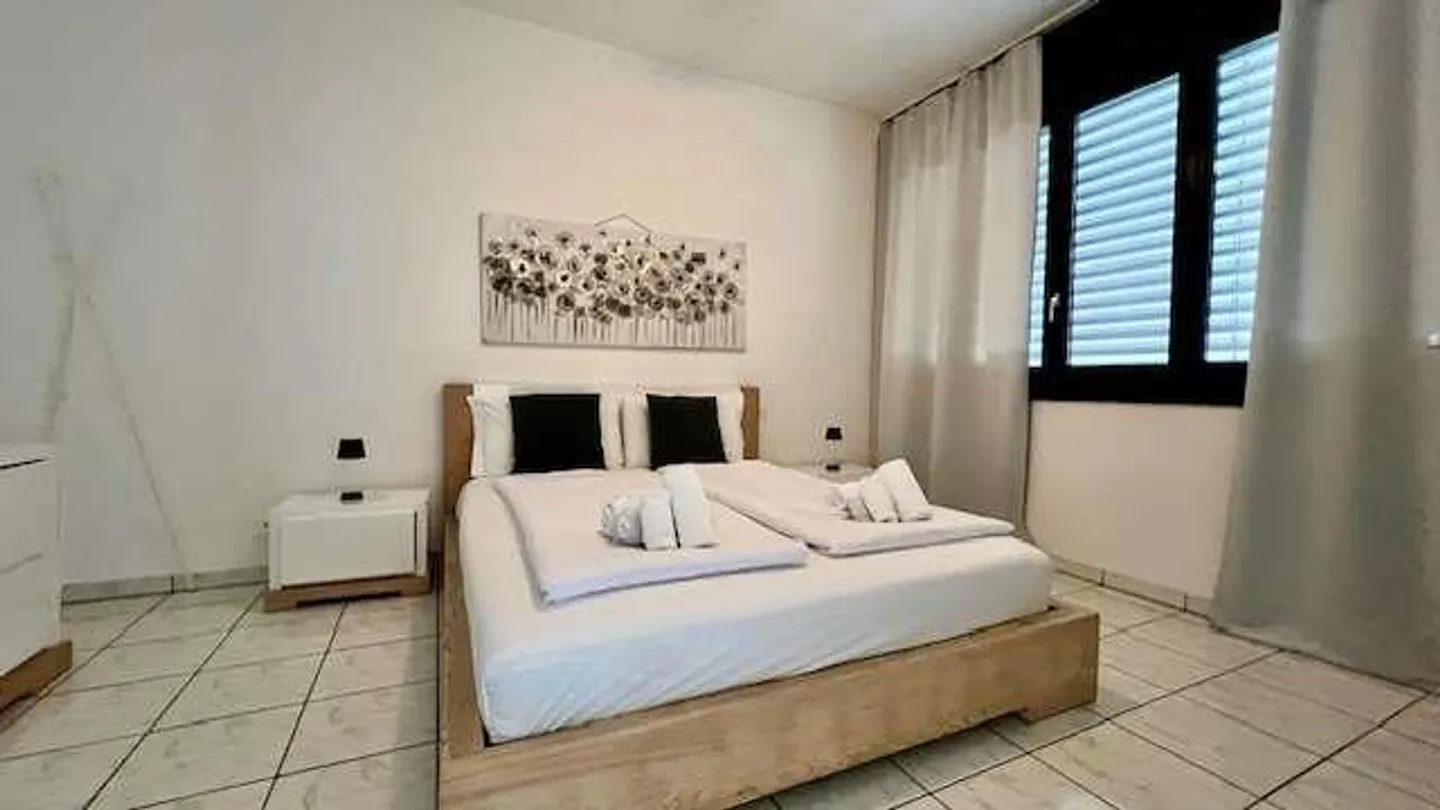 Appartement lumineux avec grande terrasse couverte et potentiel pour deux unités - Photo 9 sur 13