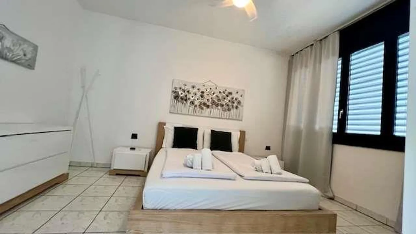 Appartement lumineux avec grande terrasse couverte et potentiel pour deux unités - Photo 11 sur 13