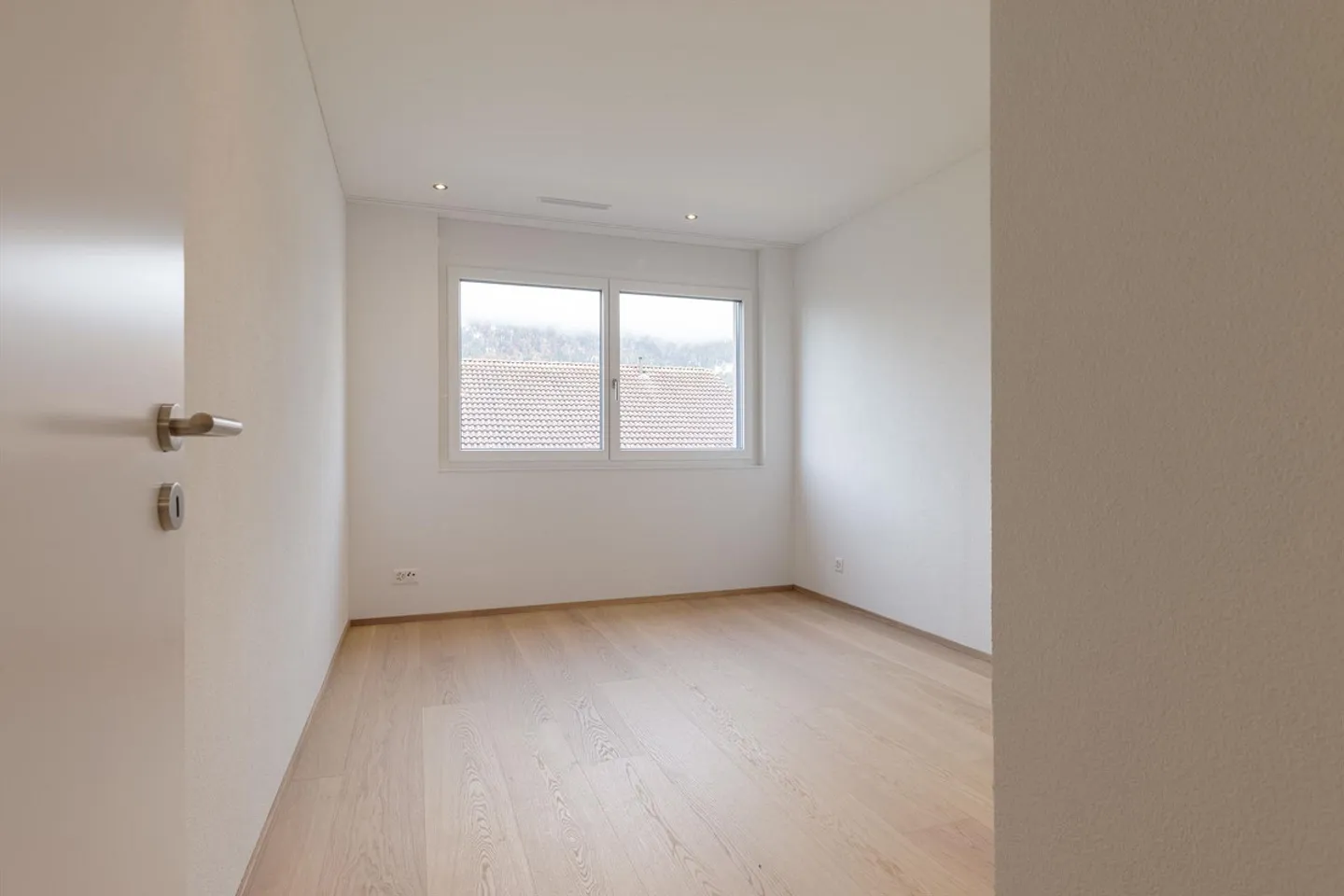 Ampio appartamento al 1° piano in una casa bifamiliare - posizione tranquilla vicino al campo da golf - Foto 6 di 14