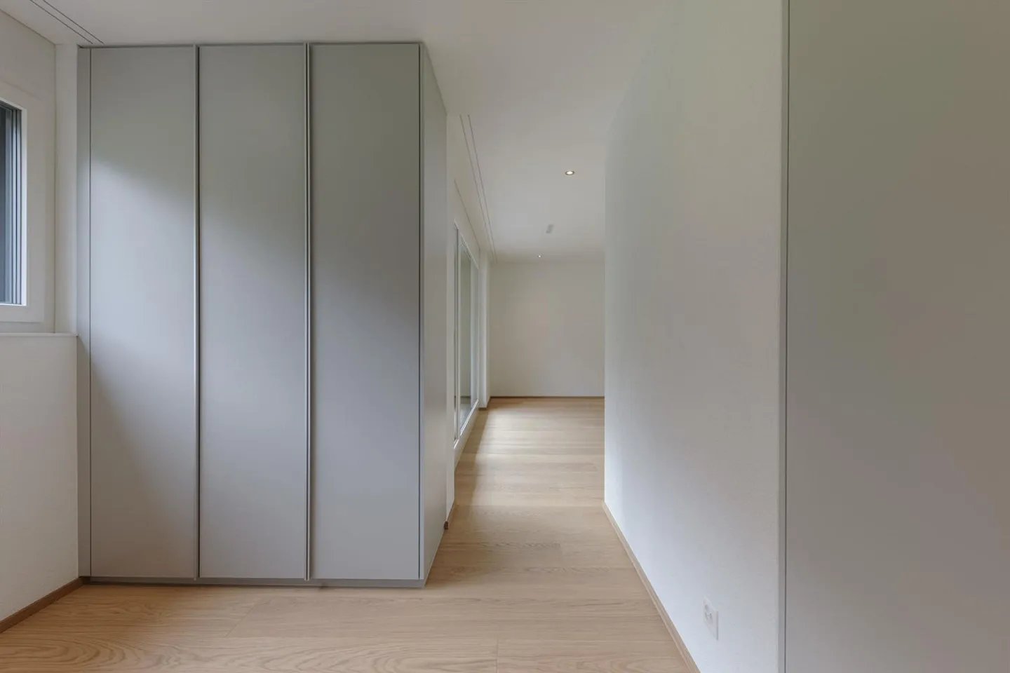 Ampio appartamento al 1° piano in una casa bifamiliare - posizione tranquilla vicino al campo da golf - Foto 10 di 14