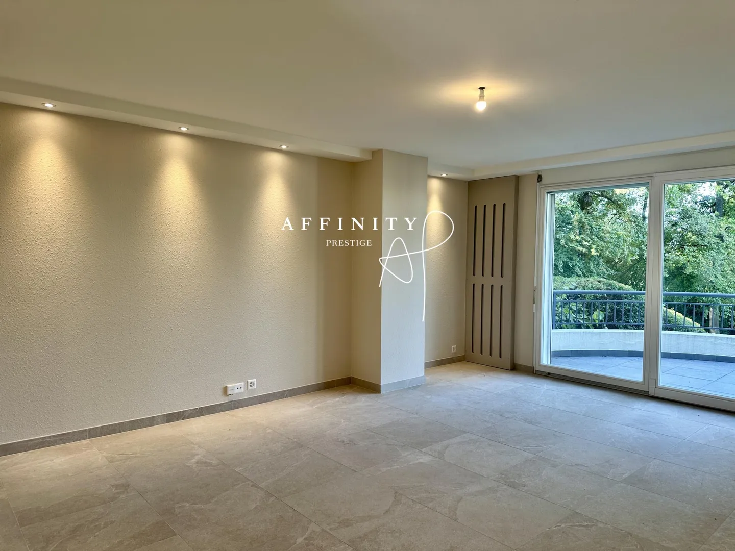 Spacious Duplex Apartment - Photo 6 of 19