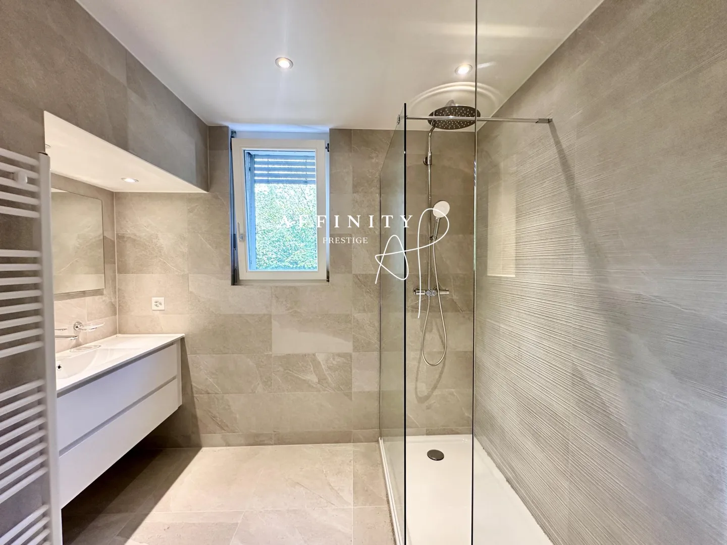 Spacious Duplex Apartment - Photo 12 of 19