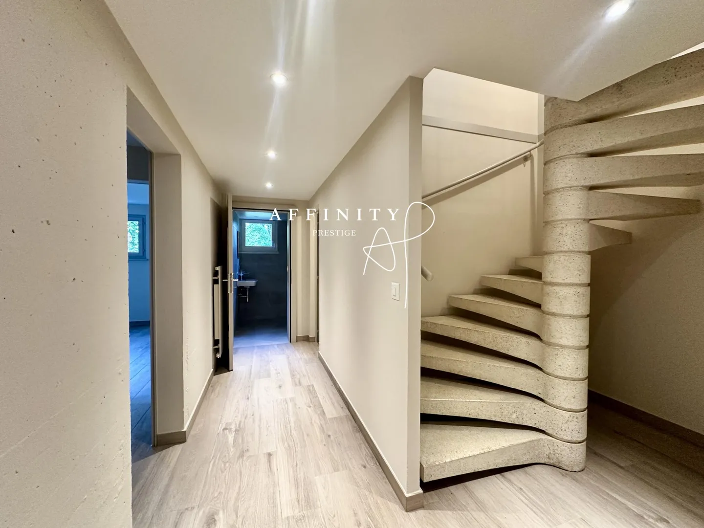 Spacious Duplex Apartment - Photo 13 of 19