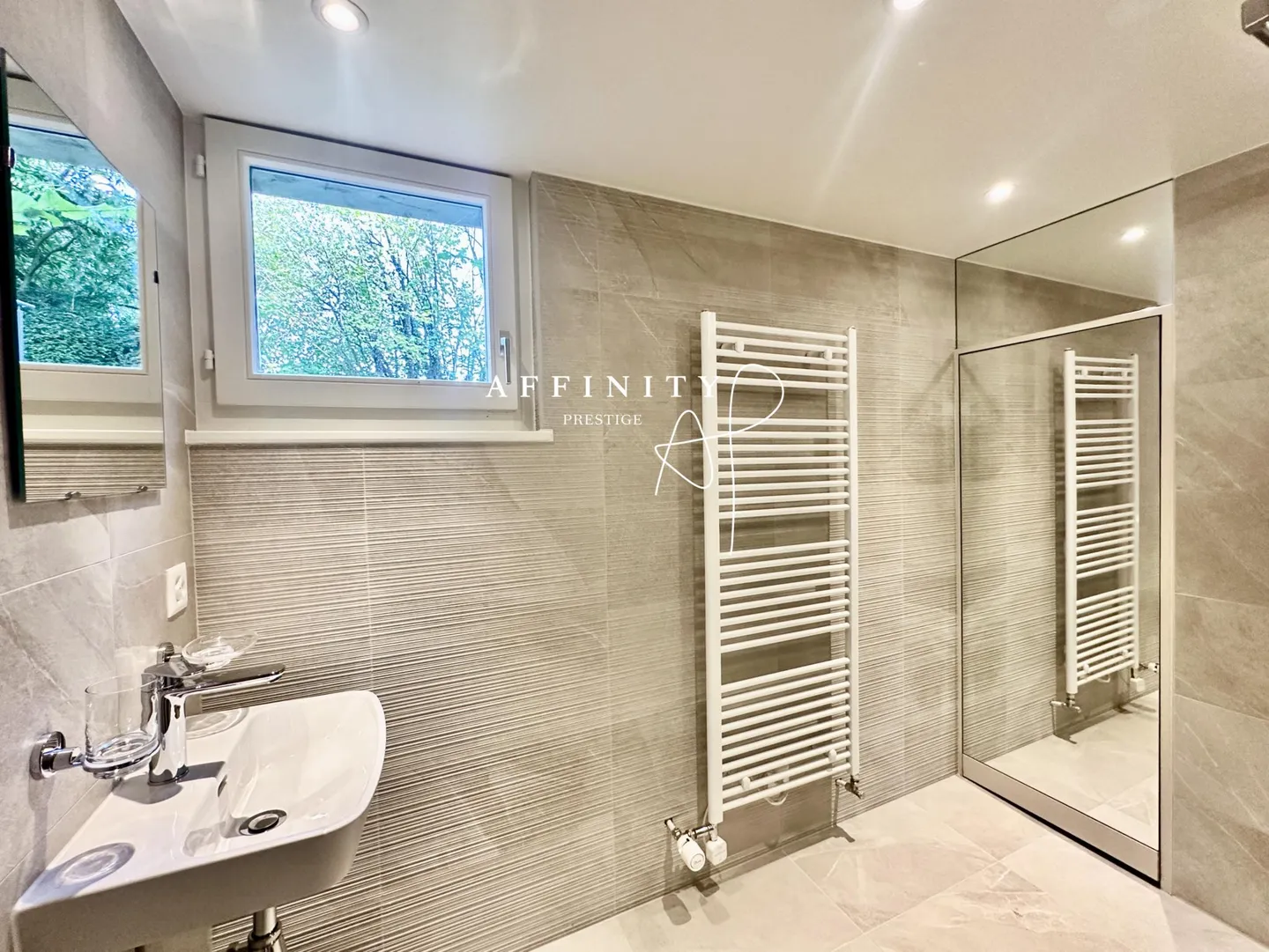 Spacious Duplex Apartment - Photo 15 of 19