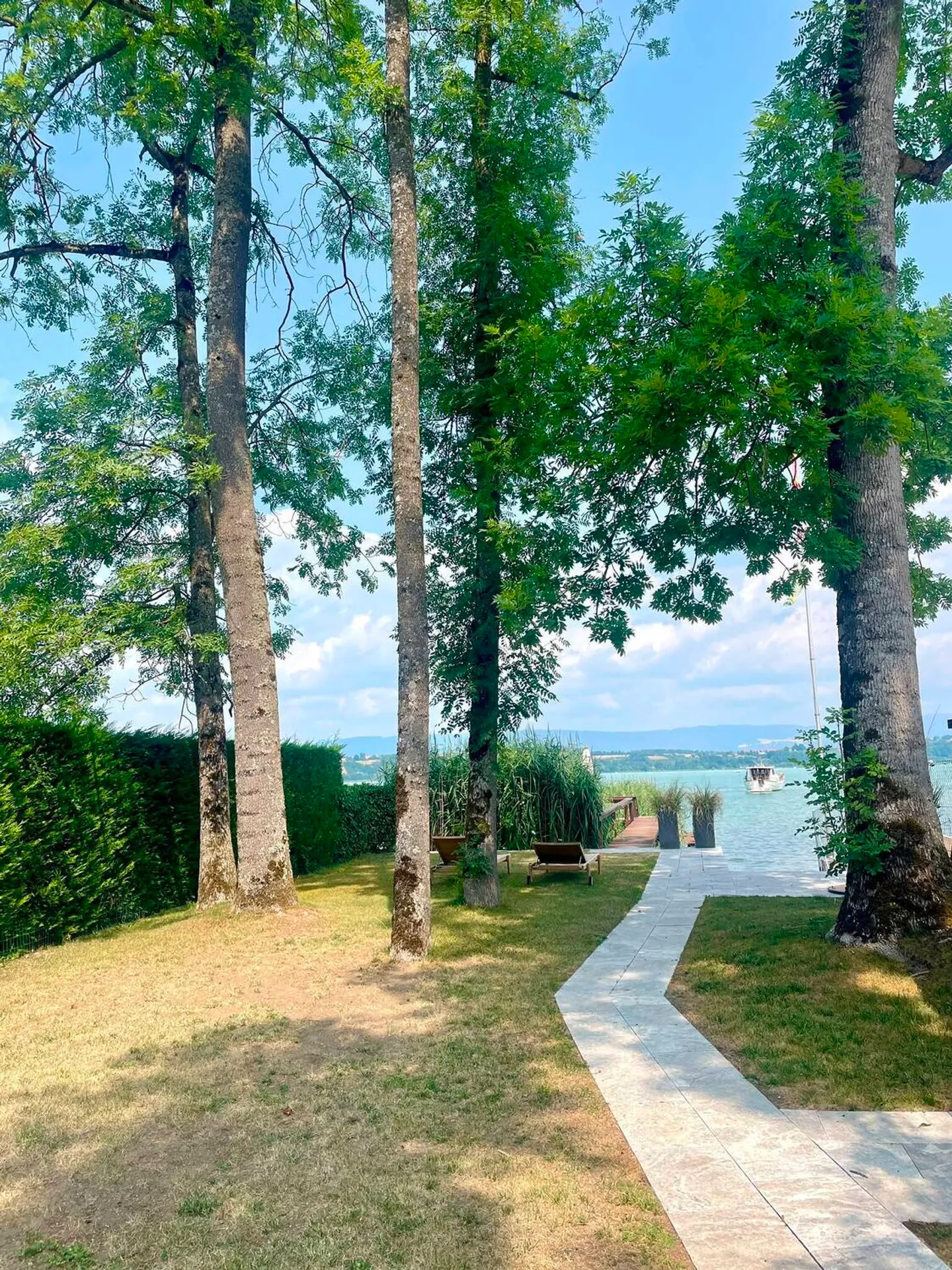 Charmante Villa au Bord du Lac - Photo 8 sur 10