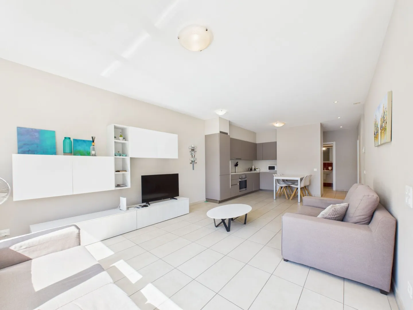 Ottimo investimento affitti brevi - Elegante appartamento 3.5 locali con doppi servizi - Foto 2 di 18