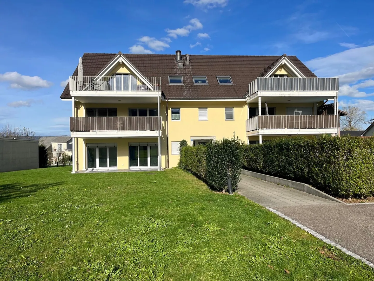 Maison Multi-Familiale Moderne - Photo 1 sur 12