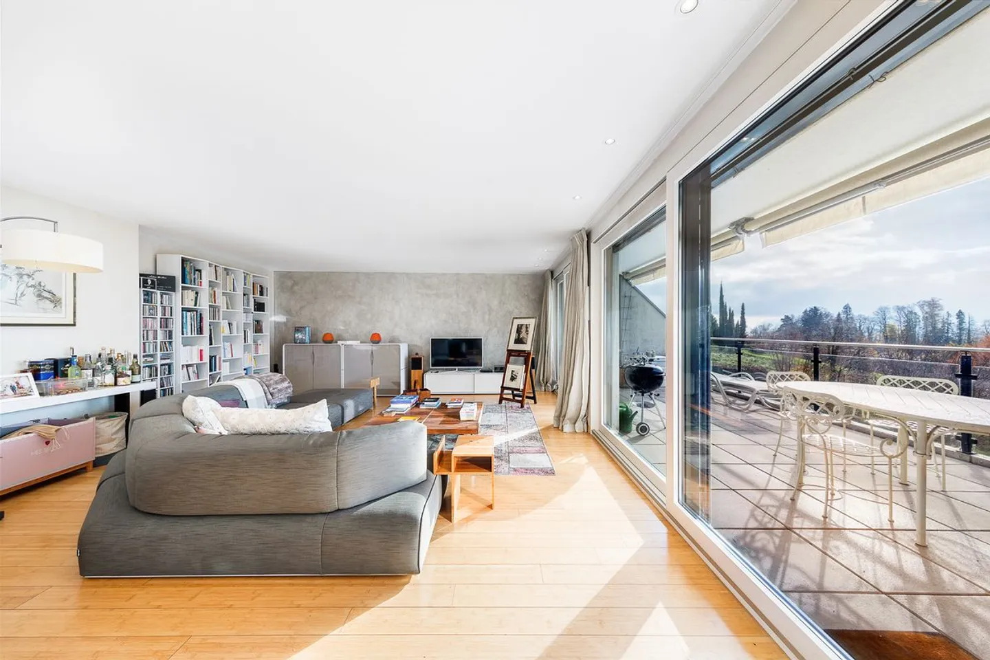 Appartement spacieux de 3,5 pièces à La Conversion avec belle terrasse sud - Photo 2 sur 10