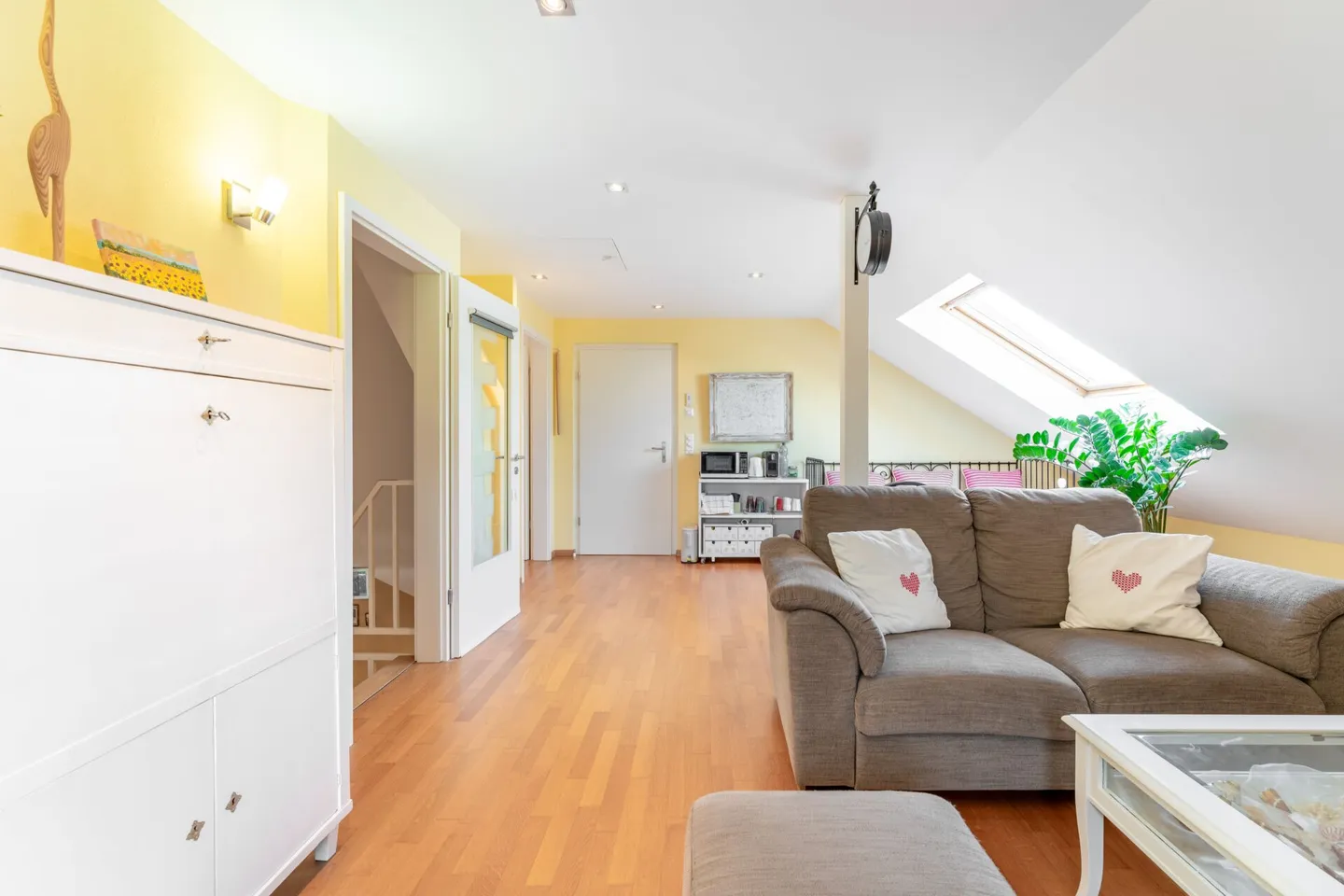 Deux étages. Deux entrées. Beaucoup d'espace pour votre famille - ou même deux. - Photo 8 sur 15