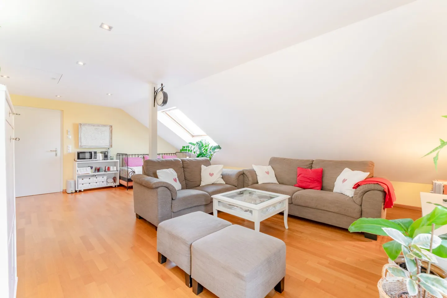 Deux étages. Deux entrées. Beaucoup d'espace pour votre famille - ou même deux. - Photo 9 sur 15
