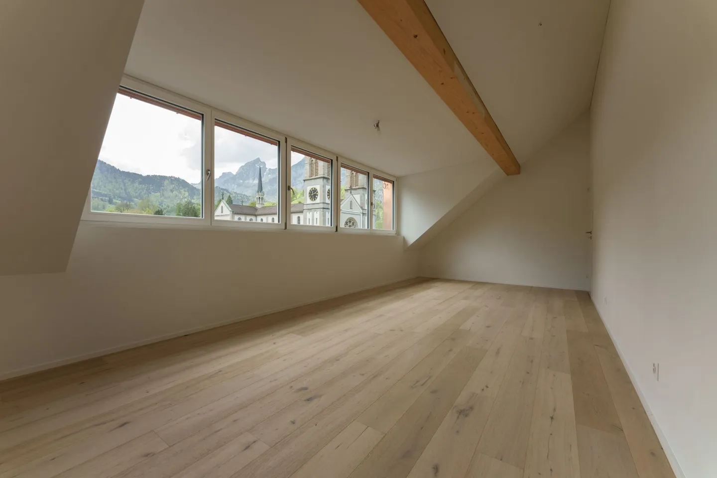 First Rental "Haus Fridolin": Modern Penthouse in the Heart of Glarus - Photo 3 of 6