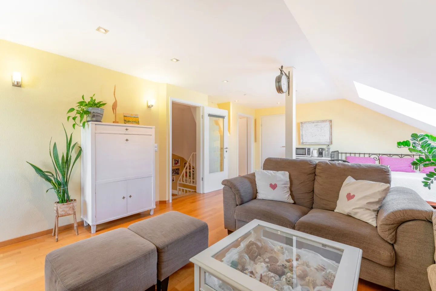 Deux étages. Deux entrées. Beaucoup d'espace pour votre famille - ou même deux. - Photo 10 sur 15