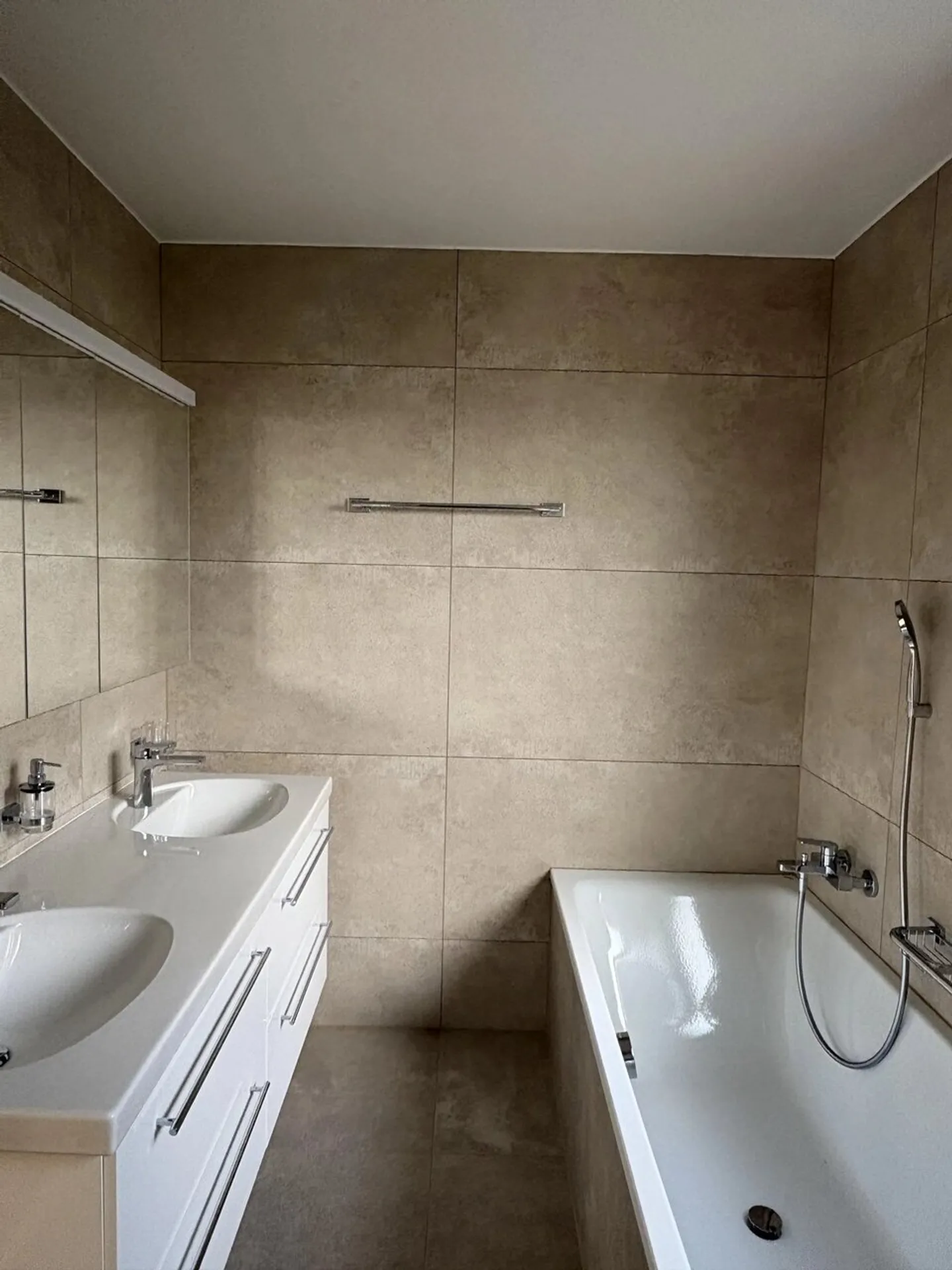 Appartement spacieux avec vue sur le lac - Photo 11 sur 12