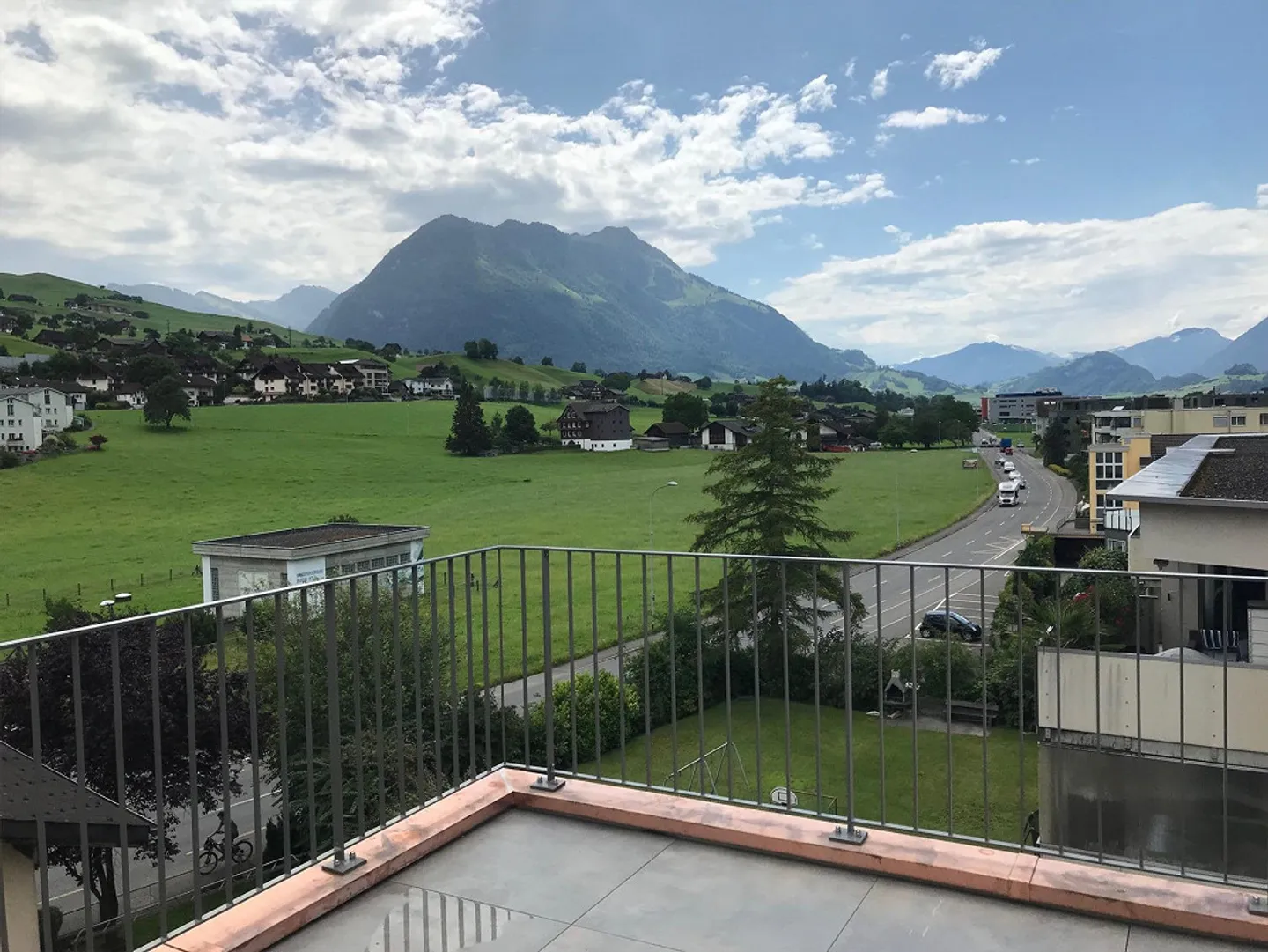 Ampia terrazza privata sul tetto con vista mozzafiato - Foto 1 di 1