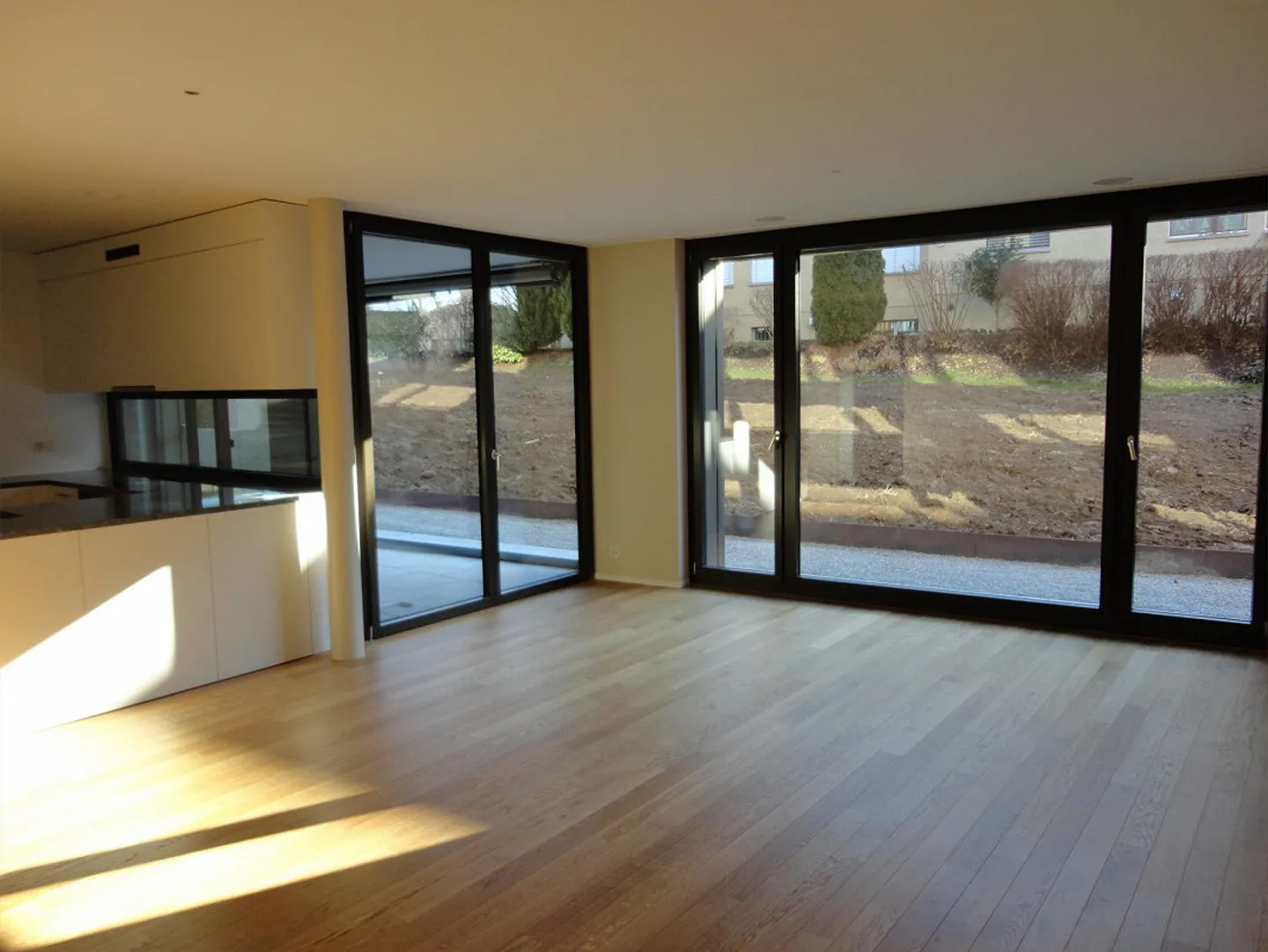 Appartamento di 2,5 stanze di alta qualità con area giardino - Foto 3 di 8