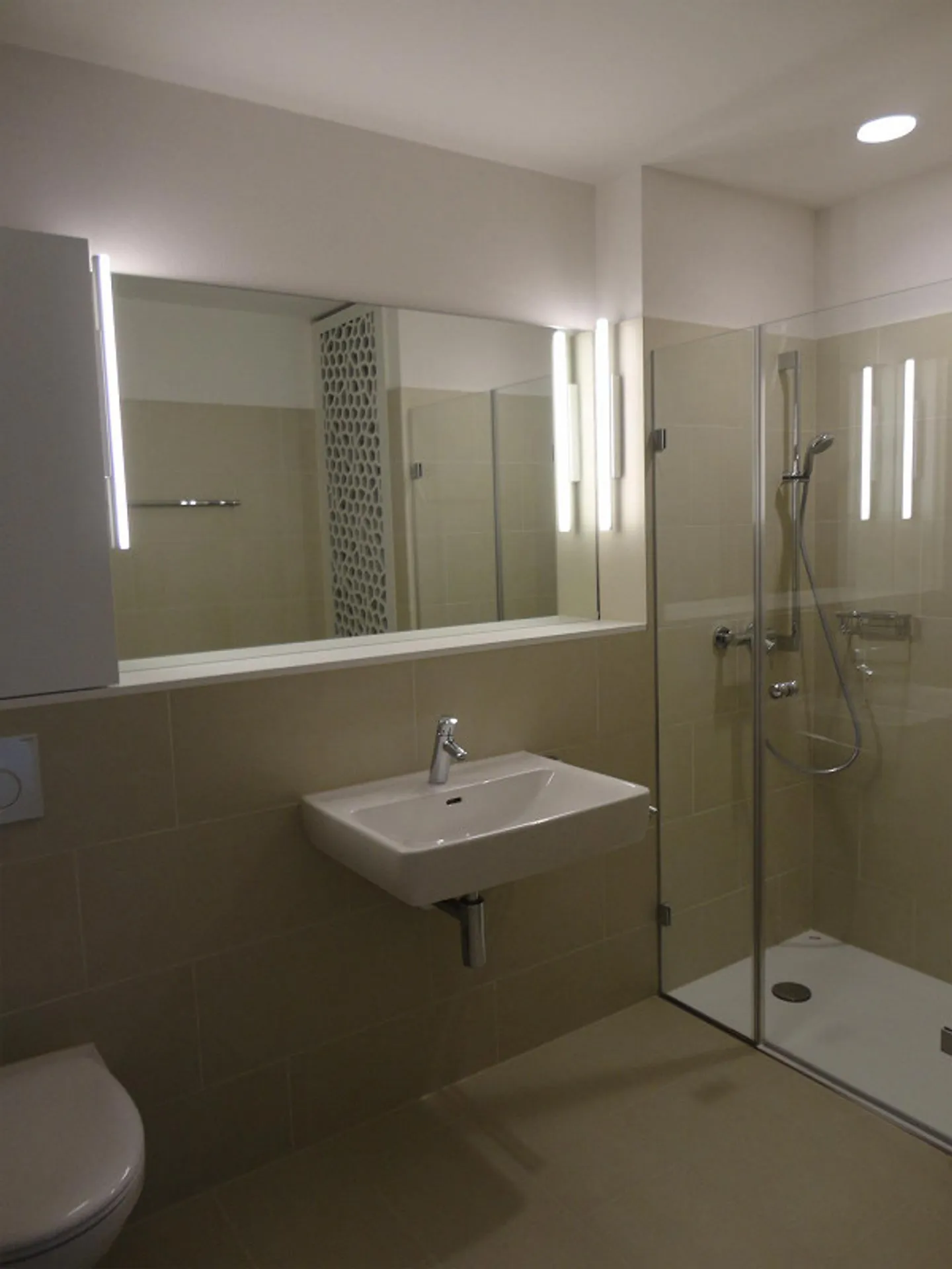 Appartamento di 2,5 stanze di alta qualità con area giardino - Foto 6 di 8