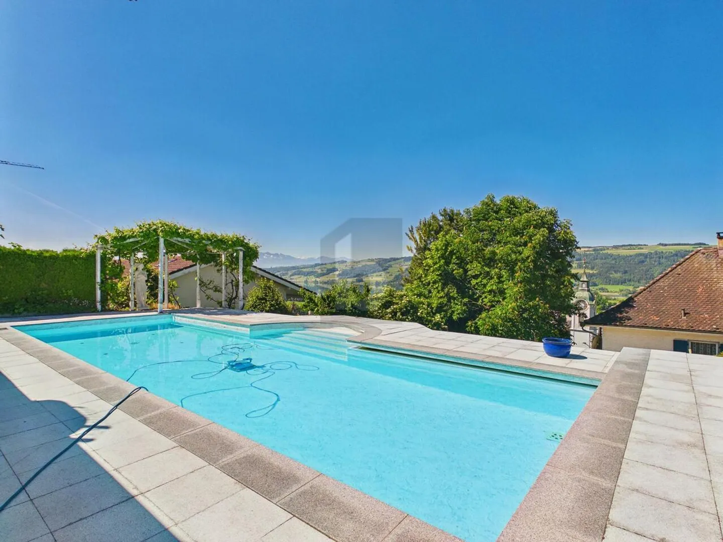 AN BESTER LAGE MIT POOL UND PANORAMASICHT! - Photo 1 of 6
