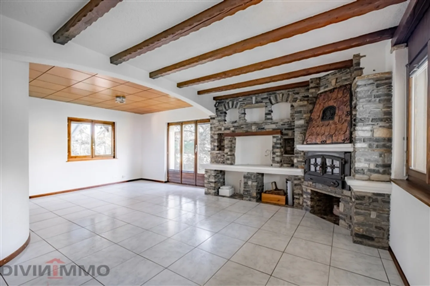 «Schönes Anwesen mit 6-Zimmer-Villa, Nebengebäuden und Garagen» - Foto 4 von 20