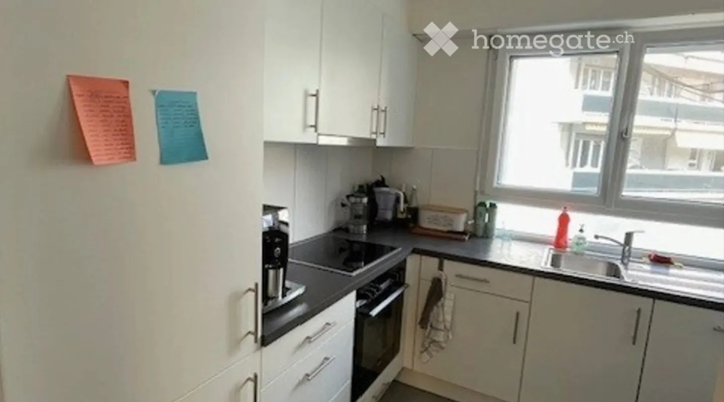 Charming 2-room apartment with balcony in Vevey - Photo 3 of 5