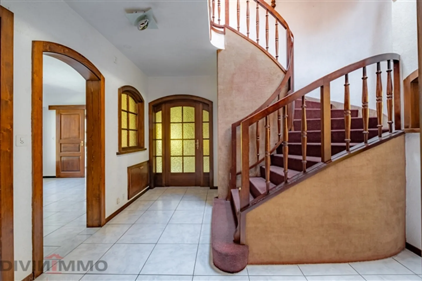 «Schönes Anwesen mit 6-Zimmer-Villa, Nebengebäuden und Garagen» - Foto 8 von 20