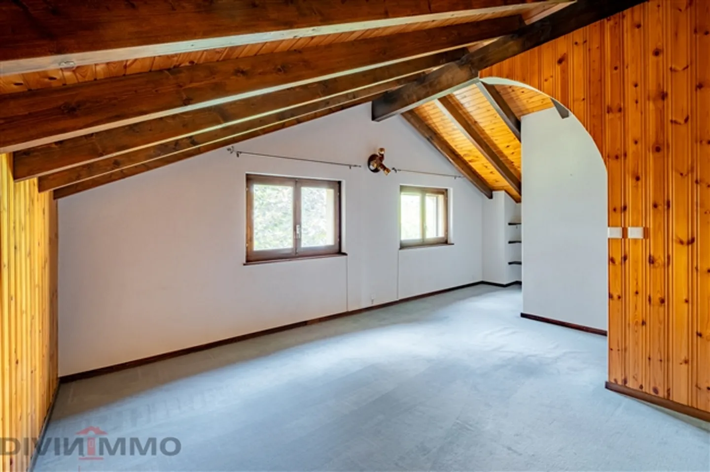 «Schönes Anwesen mit 6-Zimmer-Villa, Nebengebäuden und Garagen» - Foto 12 von 20