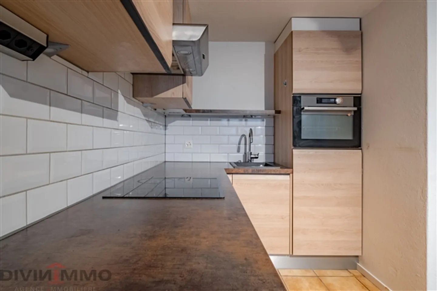 «Schönes Anwesen mit 6-Zimmer-Villa, Nebengebäuden und Garagen» - Foto 16 von 20