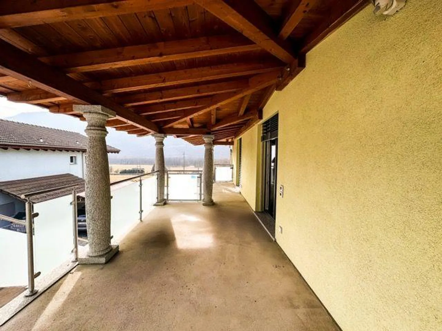 Spaziosa Casa Unifamiliare - Foto 3 di 23