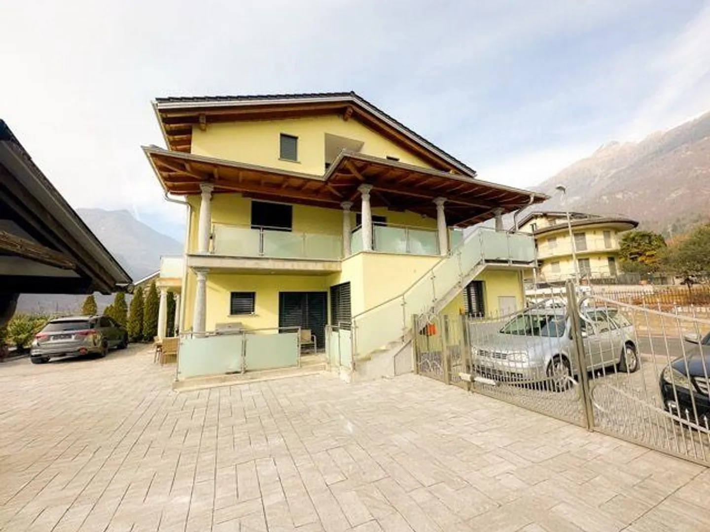 Spaziosa Casa Unifamiliare - Foto 4 di 23