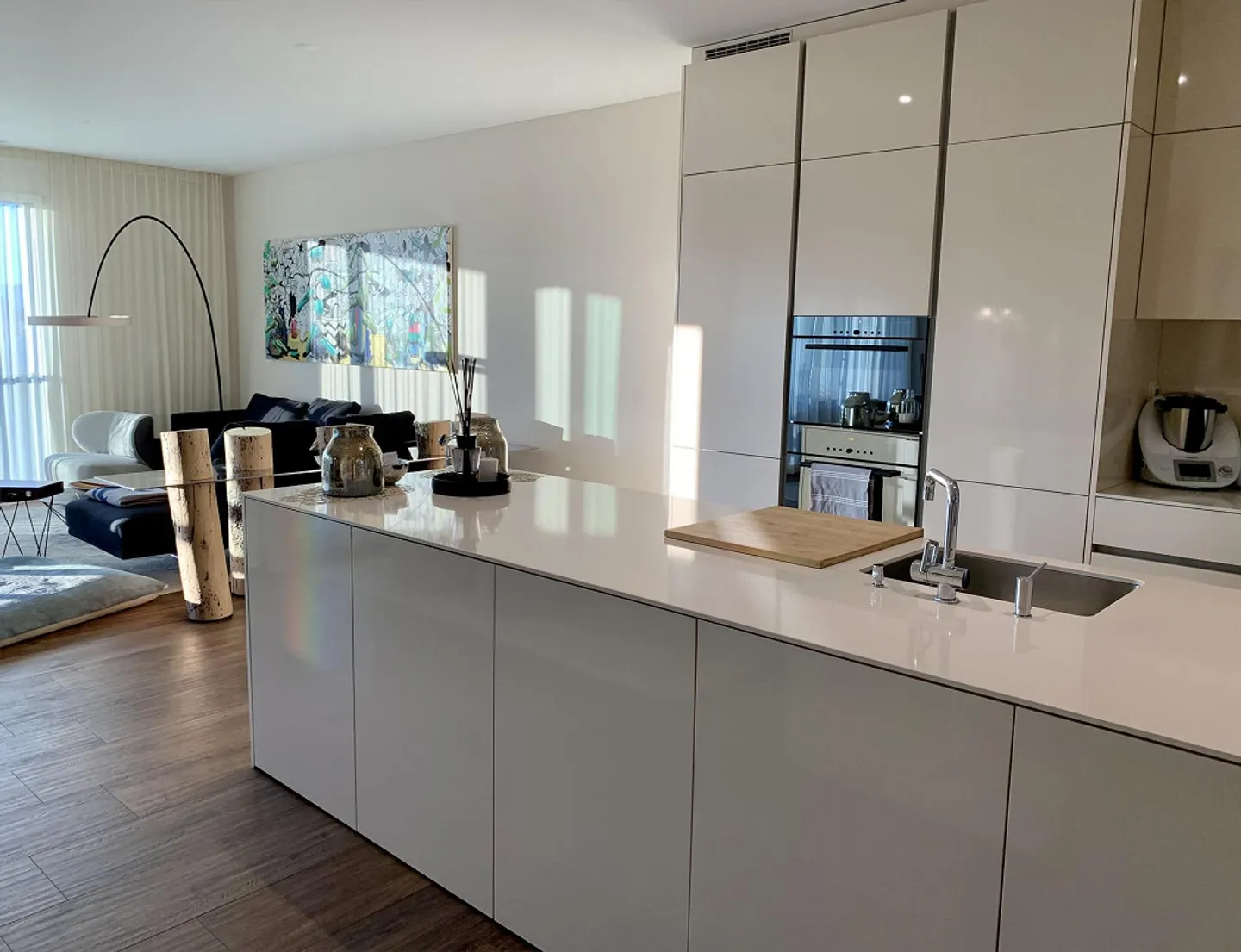 APPARTEMENT LUXUEUX ET MEUBLÉ DE 2,5 PIÈCES - Photo 3 sur 10