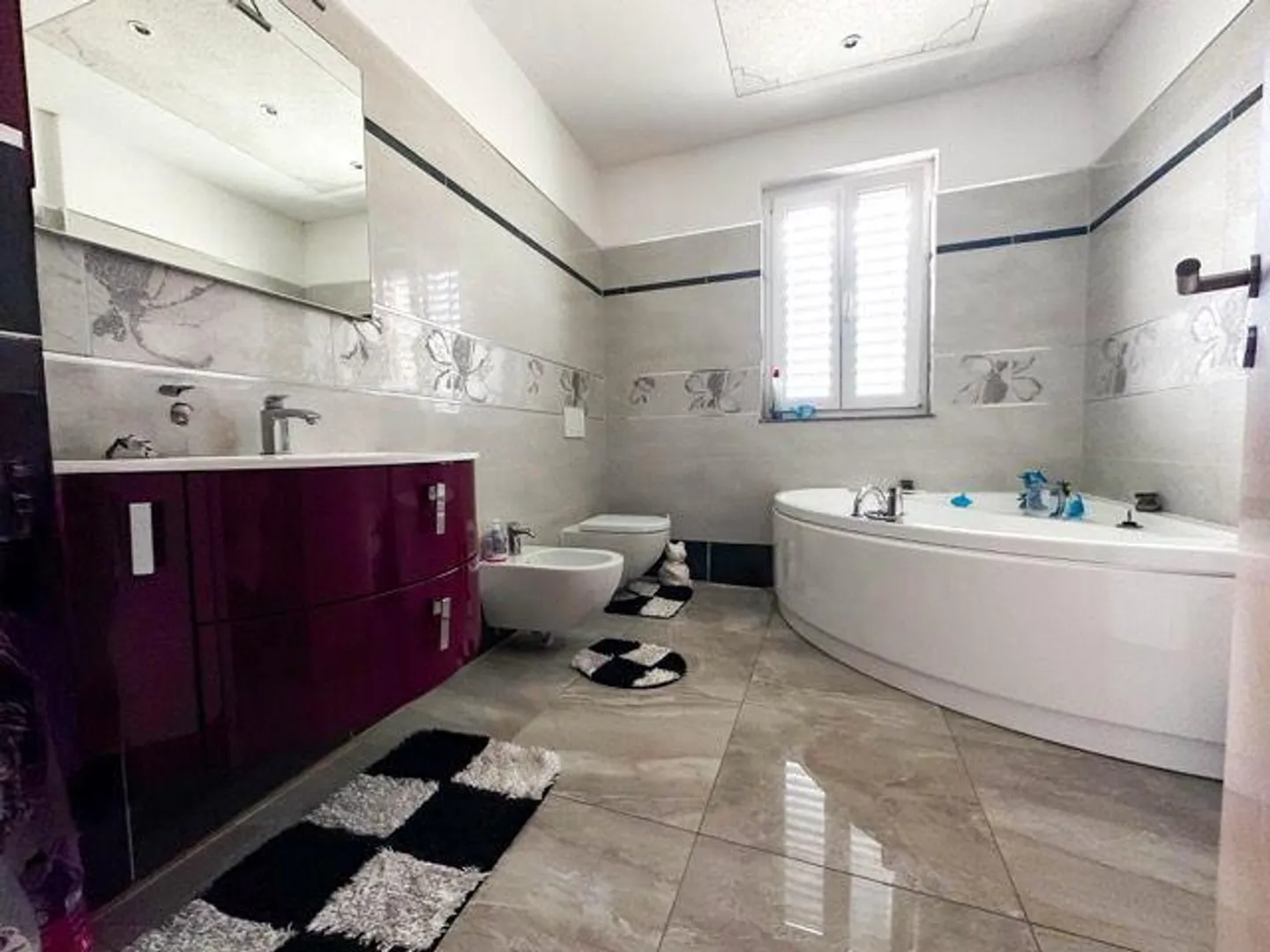 Spaziosa Casa Unifamiliare - Foto 7 di 23