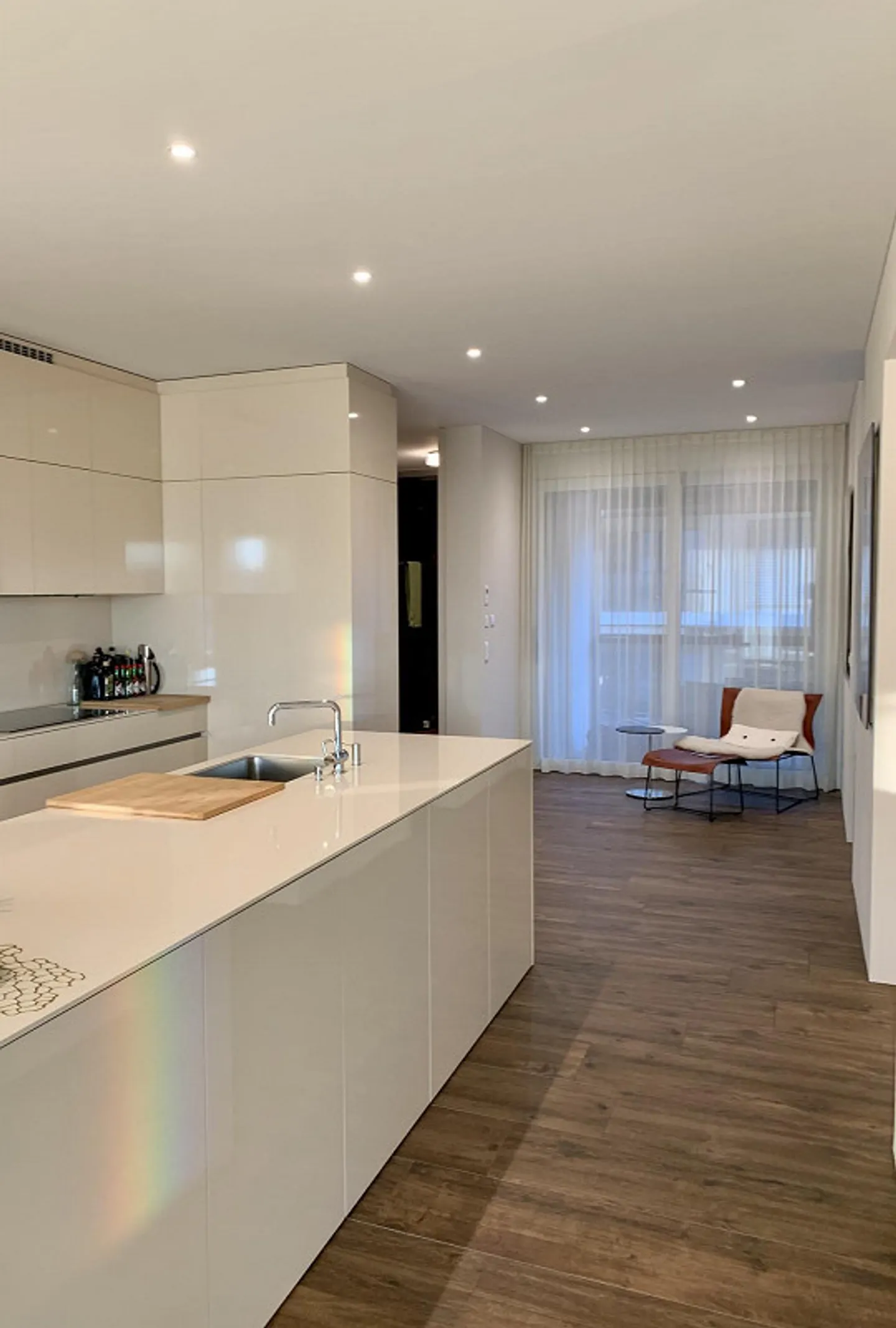 APPARTEMENT LUXUEUX ET MEUBLÉ DE 2,5 PIÈCES - Photo 4 sur 10
