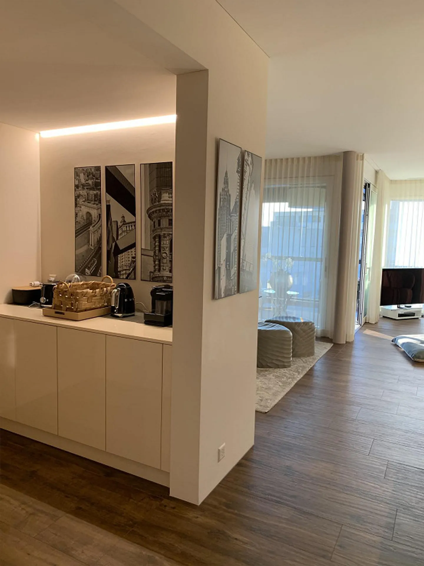 APPARTEMENT LUXUEUX ET MEUBLÉ DE 2,5 PIÈCES - Photo 5 sur 10