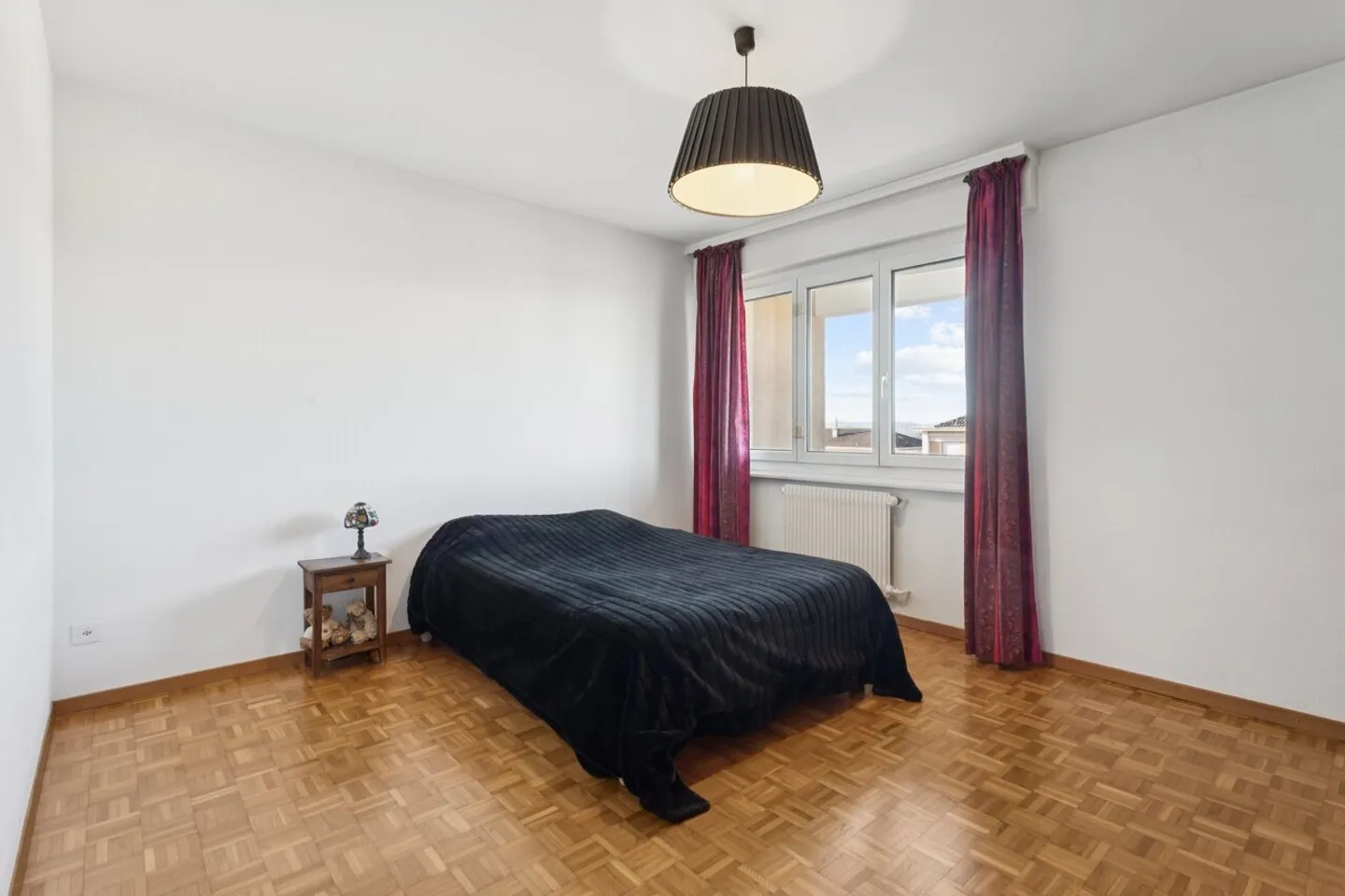 Crossing apartment with mountain view - Photo 6 of 11