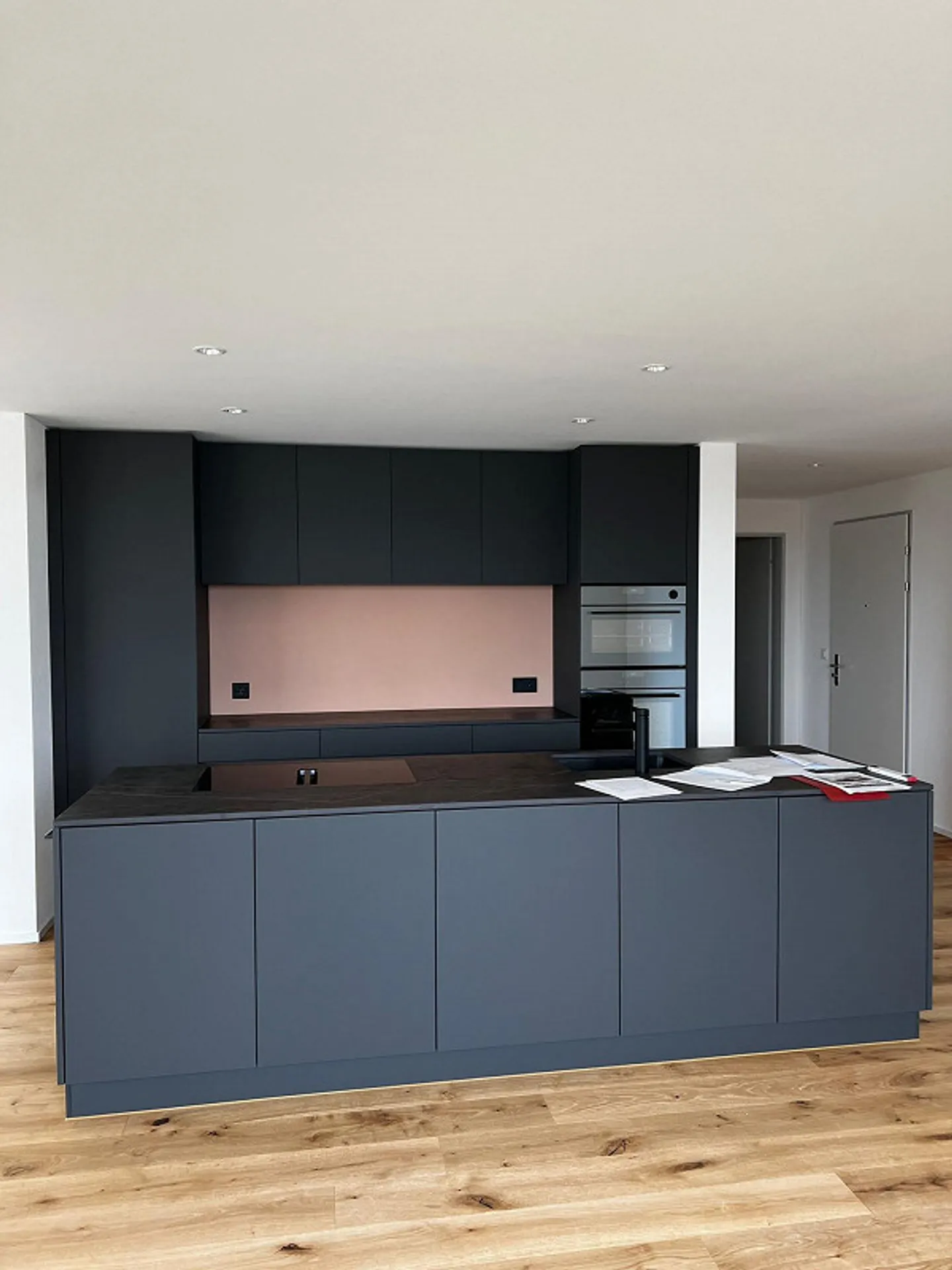 Appartamento luminoso e moderno con una pianta ben progettata e vista da sogno - Foto 1 di 21