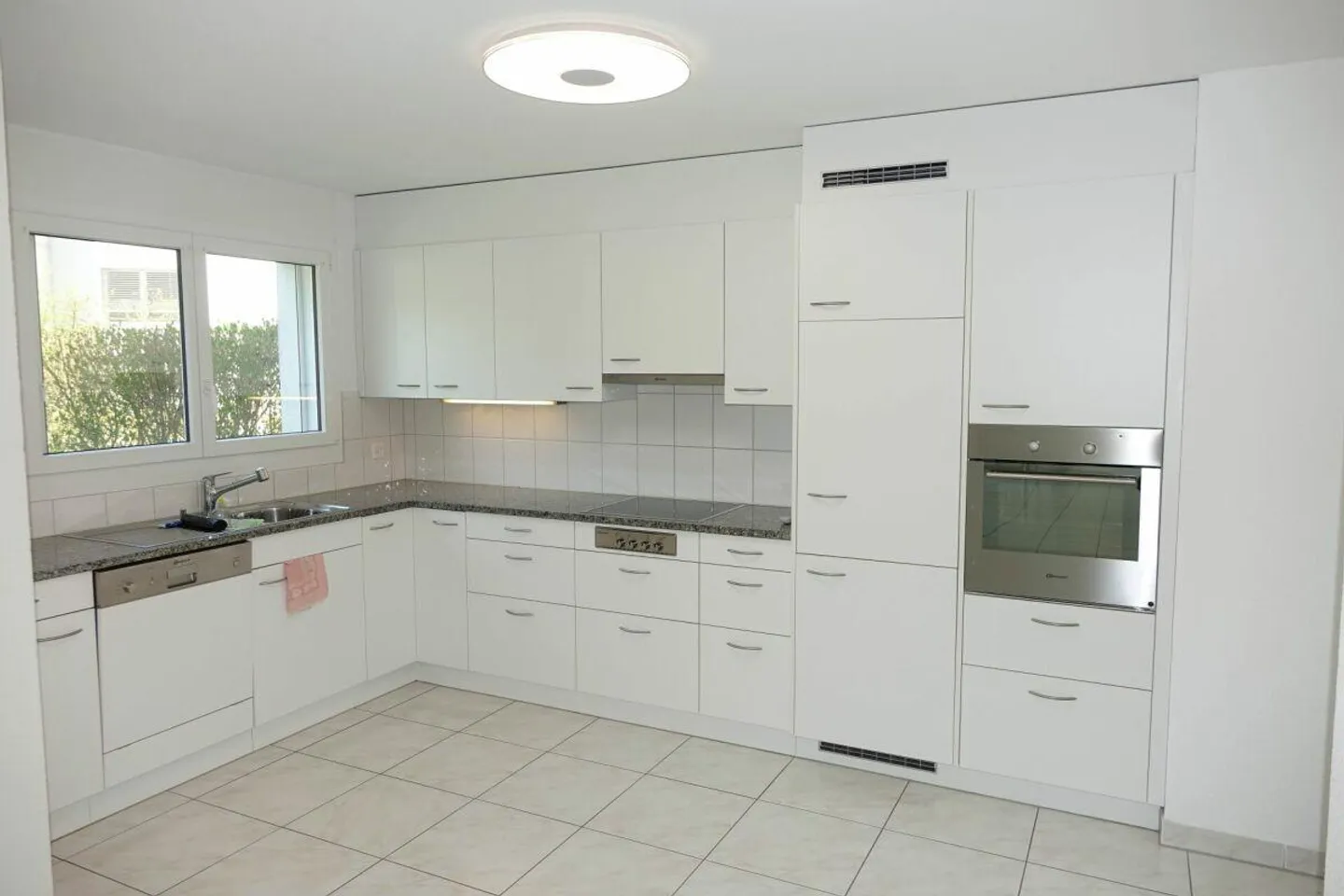 appartamento luminoso e spazioso con giardino - Foto 2 di 10