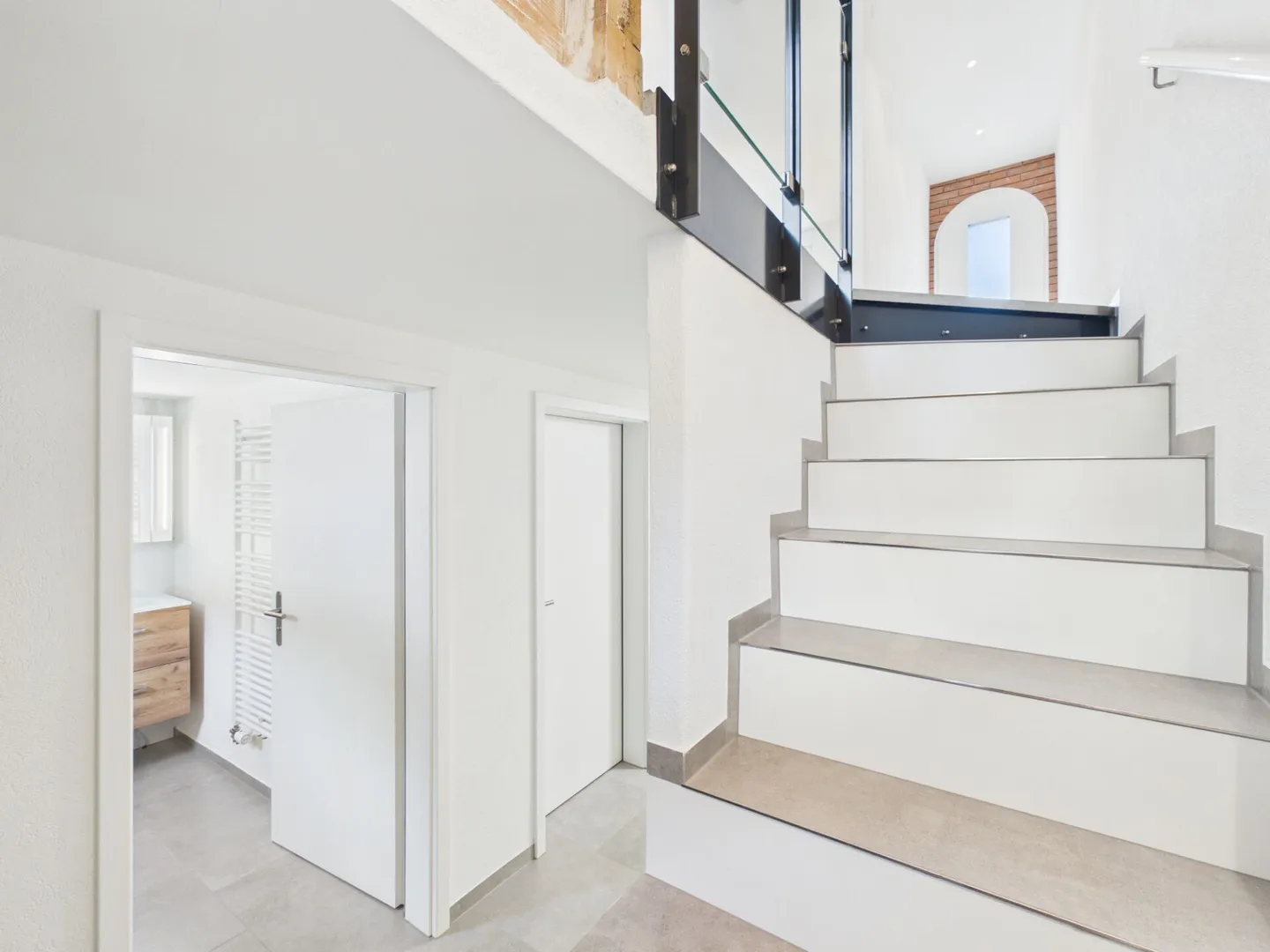 5.5-Room Single-Family House in a Central Location - Photo 6 of 9