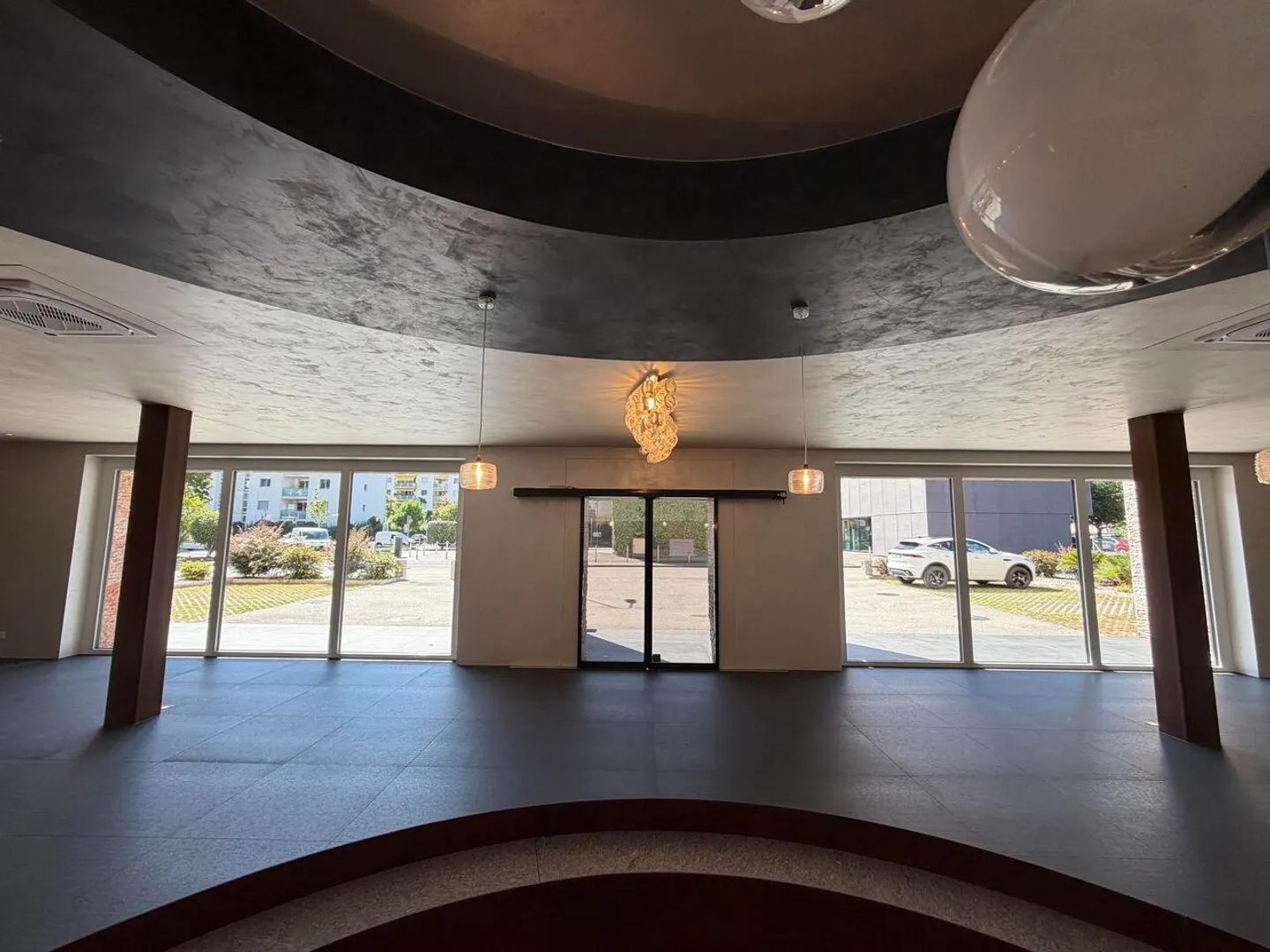 Versatile Showroom in Locarno - Photo 7 of 14