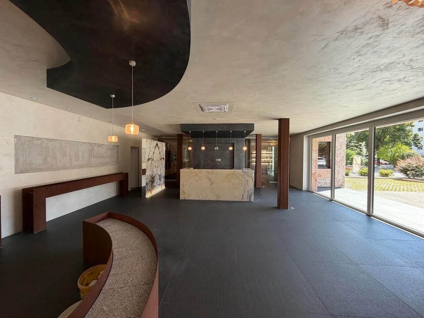 Versatile Showroom in Locarno - Photo 8 of 14