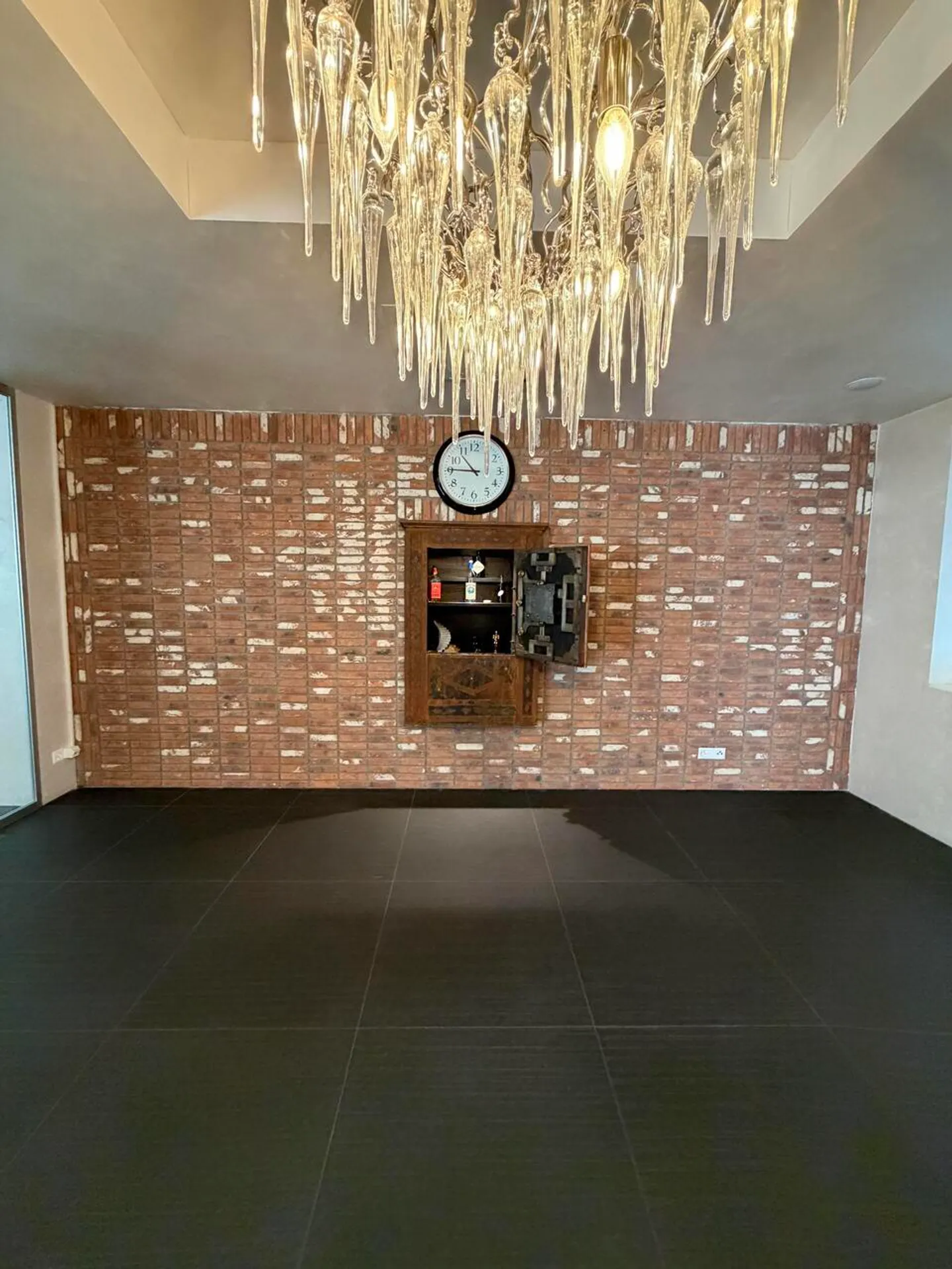 Versatile Showroom in Locarno - Photo 12 of 14