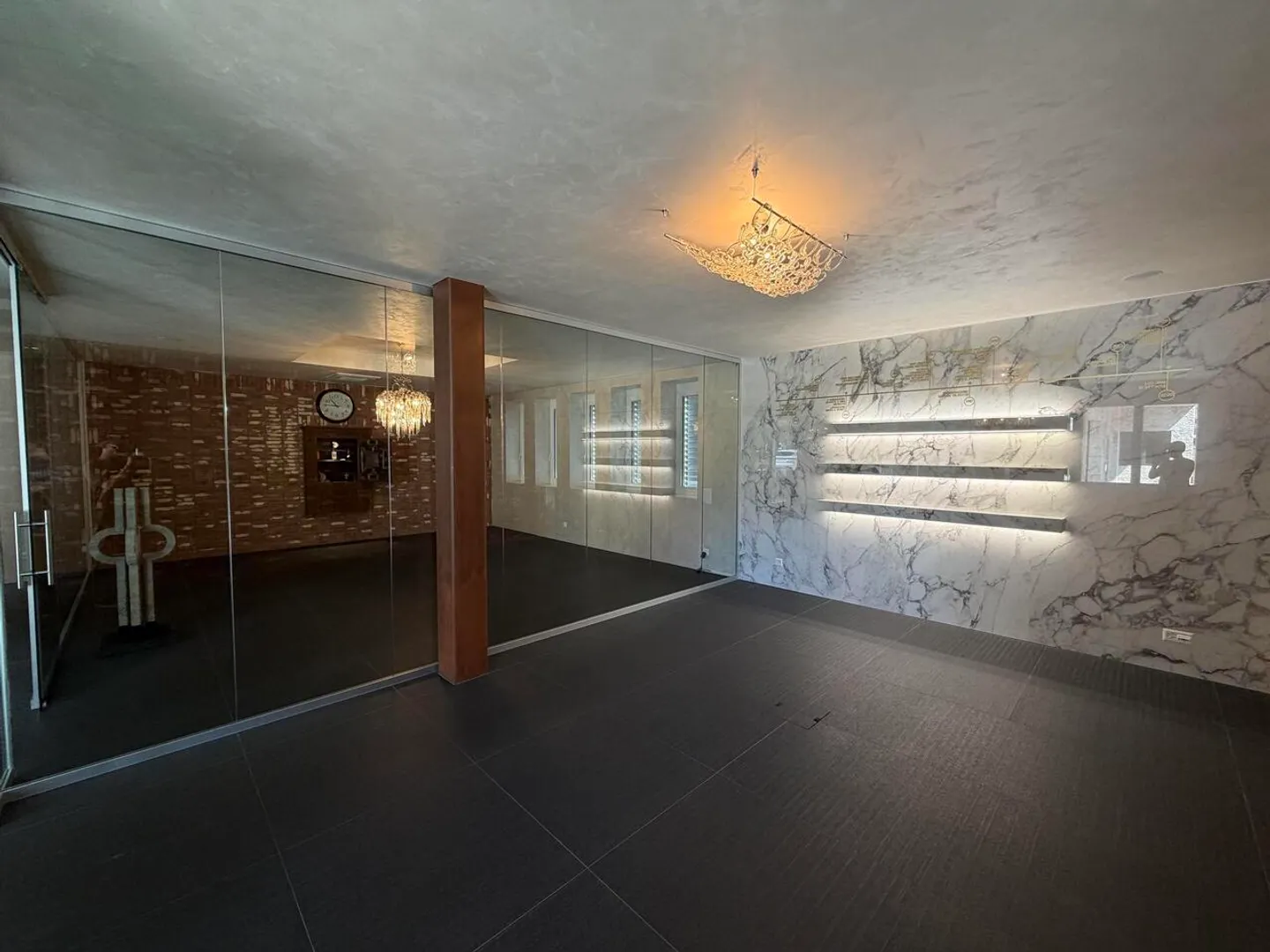 Versatile Showroom in Locarno - Photo 13 of 14