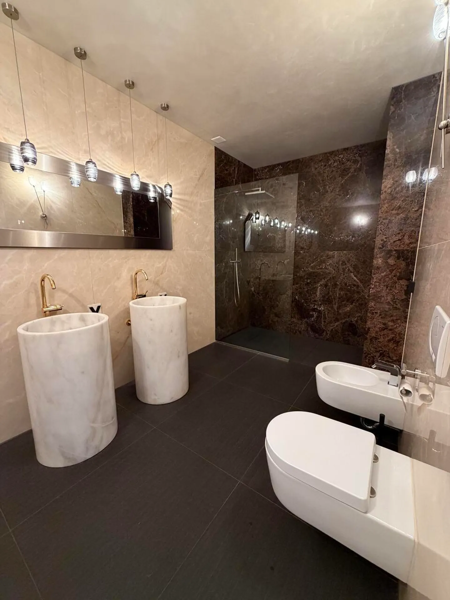 Versatile Showroom in Locarno - Photo 14 of 14