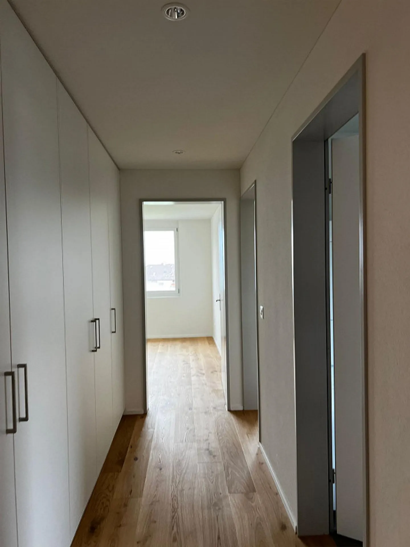 Appartamento luminoso e moderno con una pianta ben progettata e vista da sogno - Foto 5 di 21