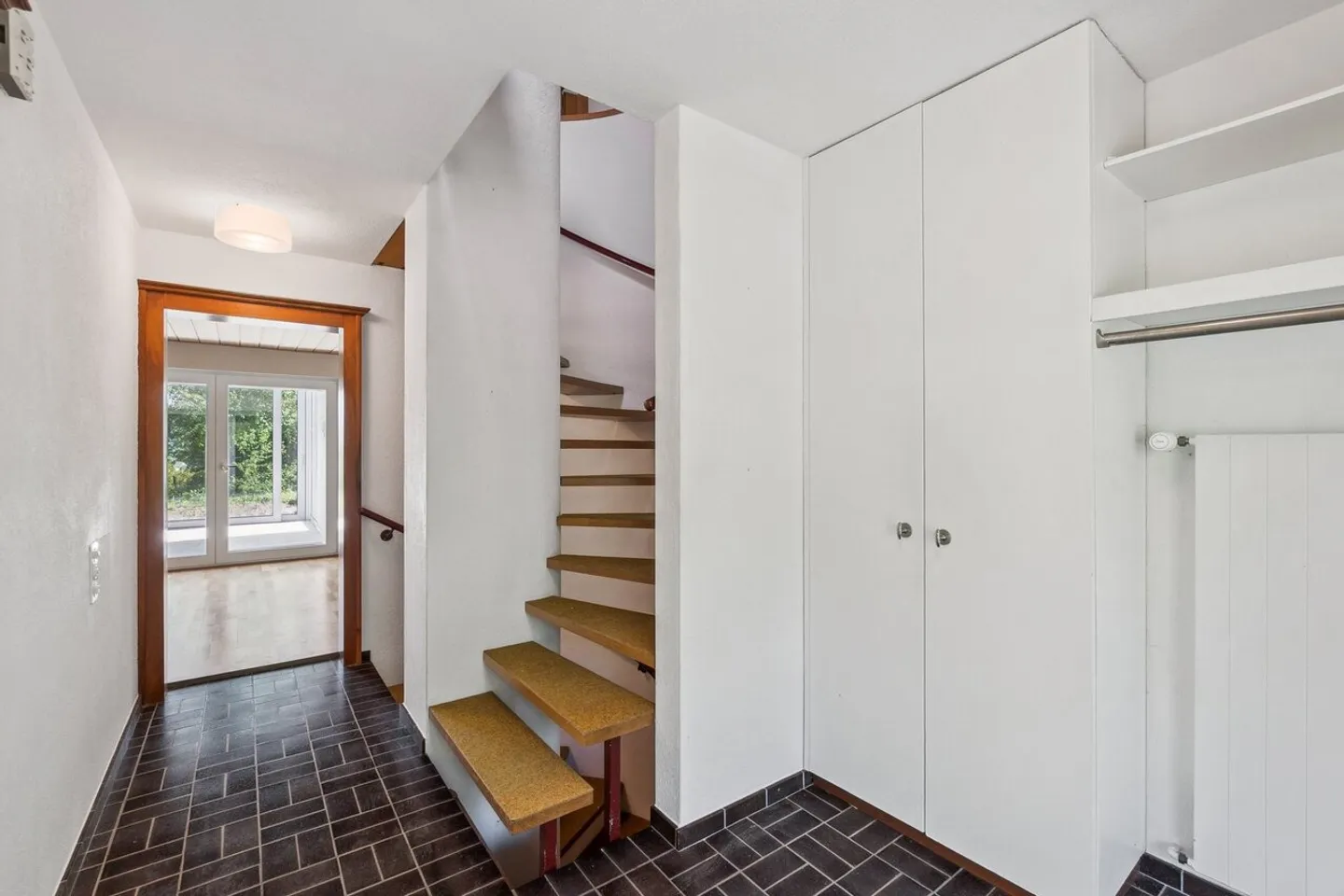 Charming Semi-Detached House - Photo 4 of 7