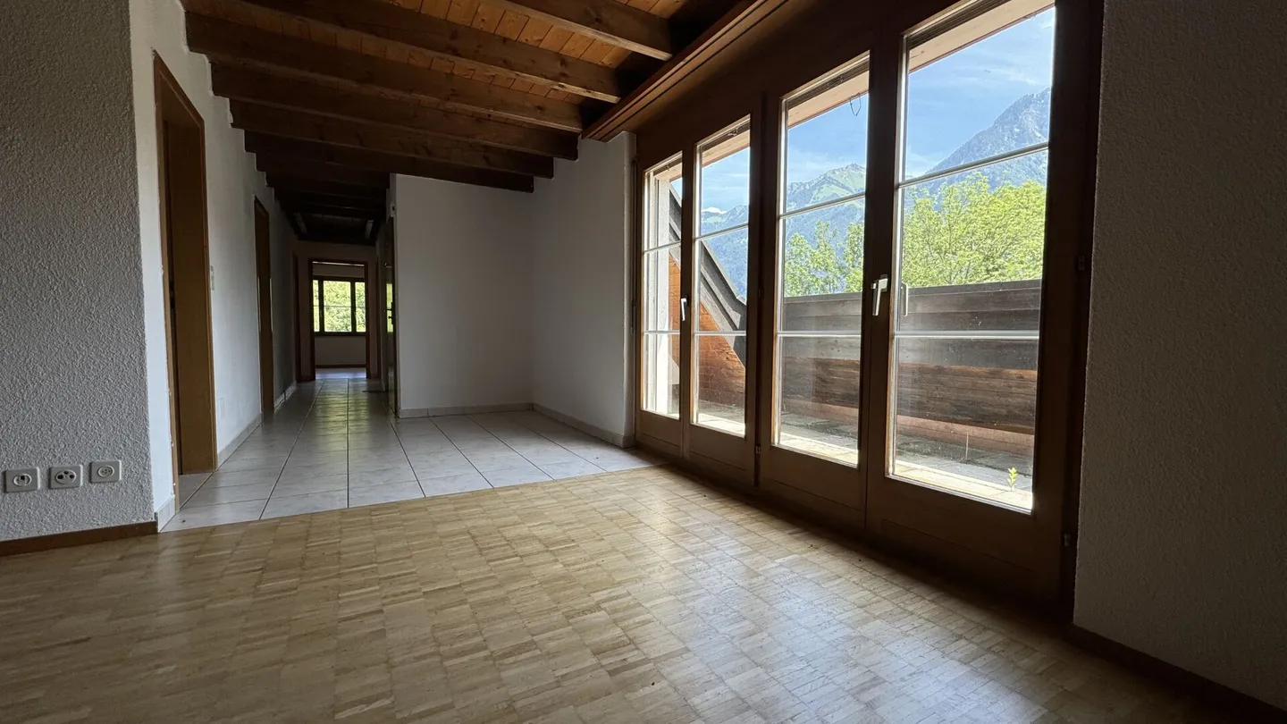 Grand Appartement Moderne de 4.5 Pièces avec Belle Vue sur les Montagnes - Photo 6 sur 16