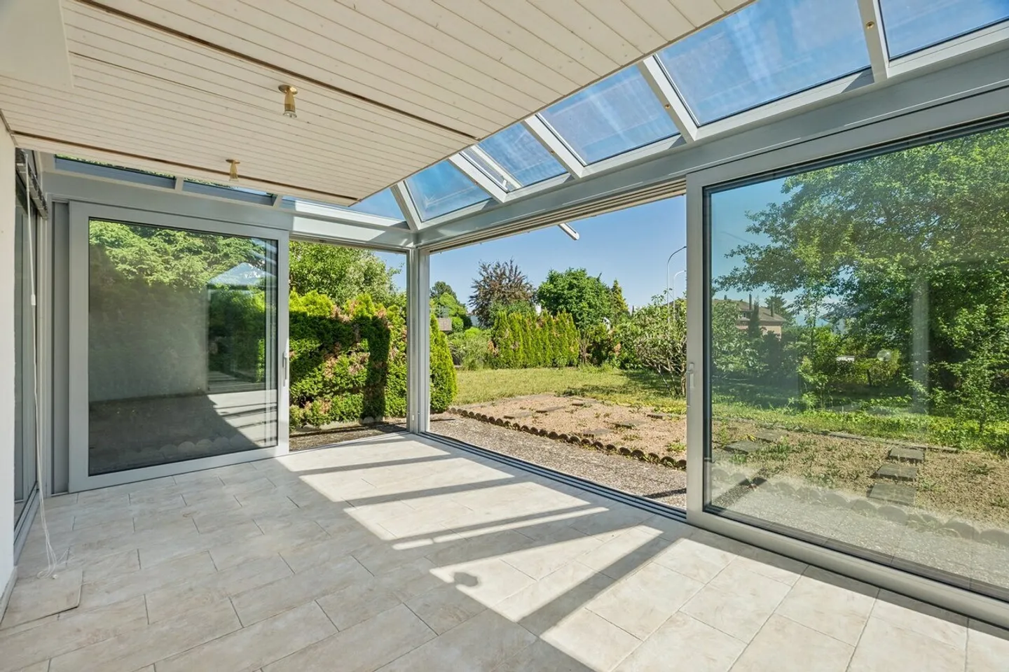 Charming Semi-Detached House - Photo 3 of 7