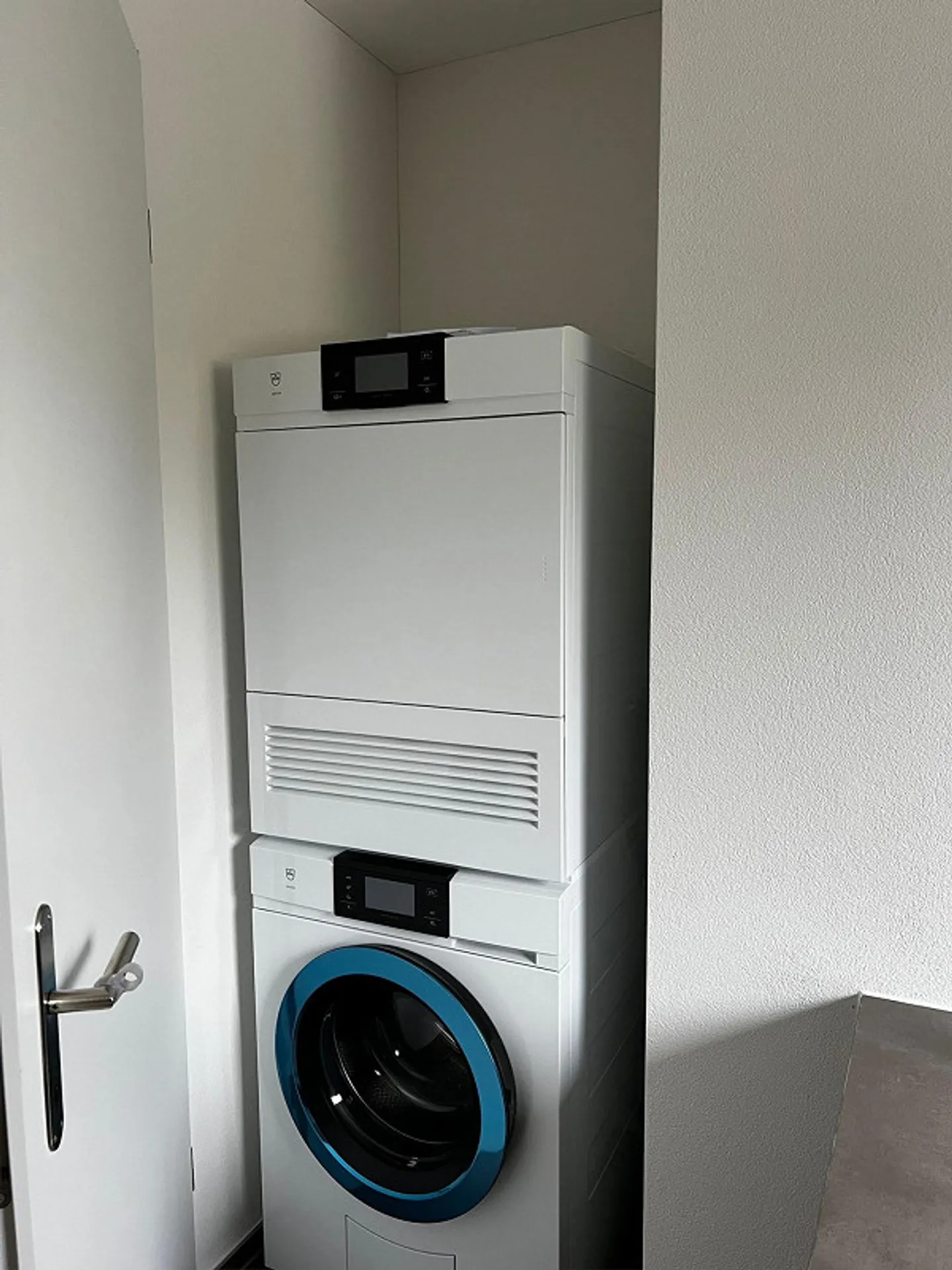 Appartamento luminoso e moderno con una pianta ben progettata e vista da sogno - Foto 14 di 21