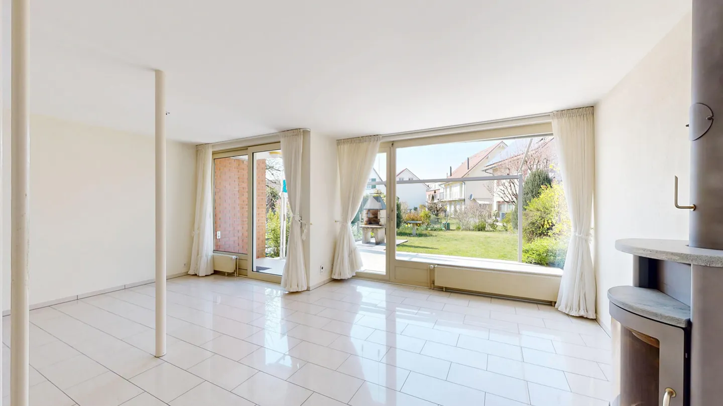 Attractive 5.5-room corner townhouse with garage in a wonderful location - Photo 2 of 11