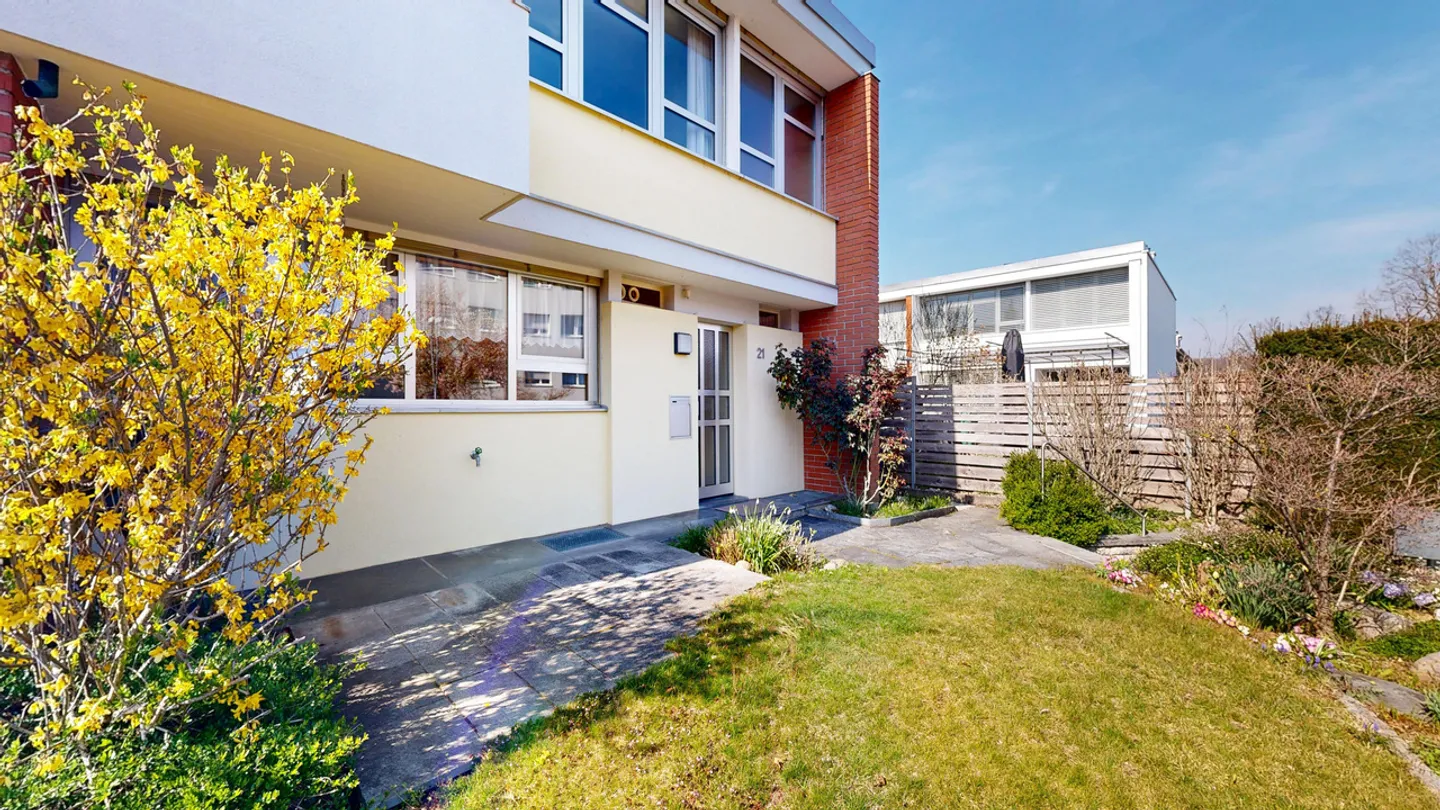 Attractive 5.5-room corner townhouse with garage in a wonderful location - Photo 11 of 11